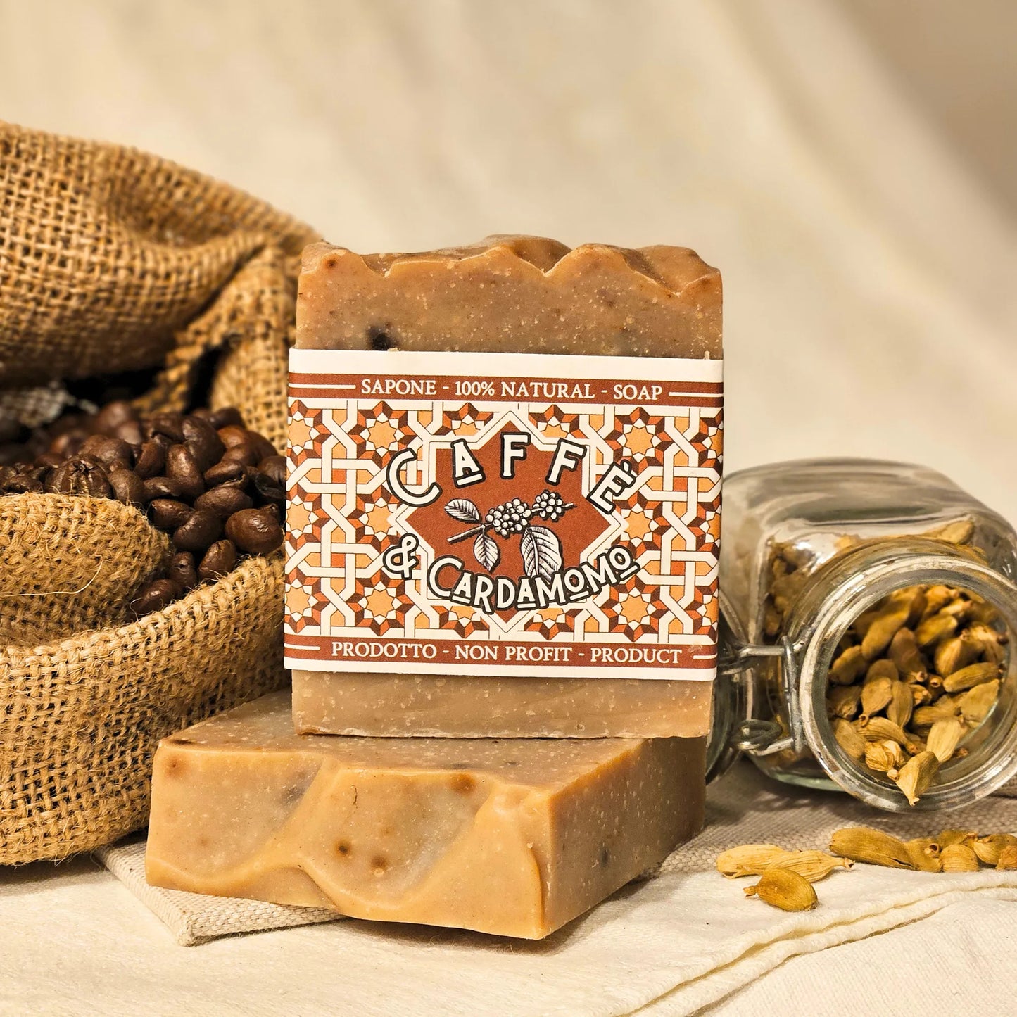 Image de Savon artisanal à l’huile de graines de café et cardamome | Le sens des choses – boutique artisanale de savons et bougies parfumées naturels fabriqués en France