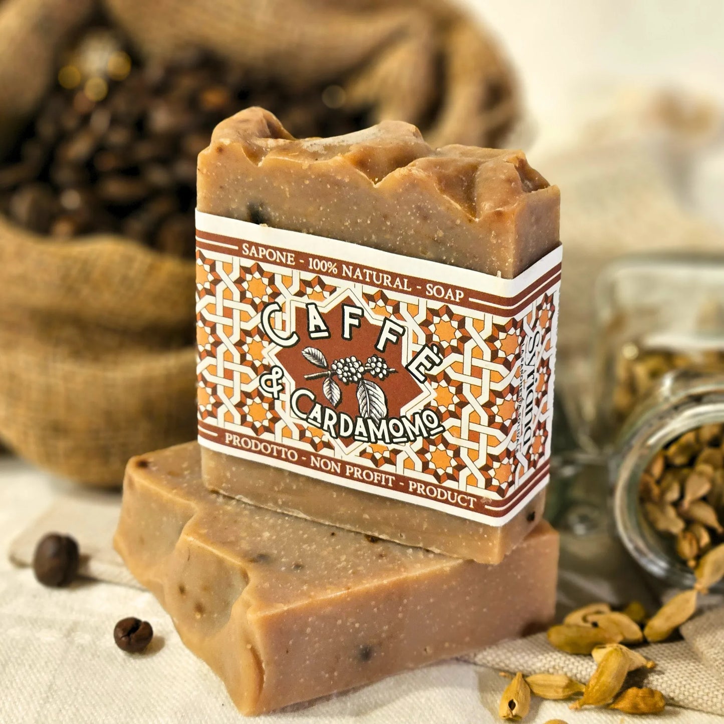 Image de Savon artisanal à l’huile de graines de café et cardamome | Le sens des choses – boutique artisanale de savons et bougies parfumées naturels fabriqués en France