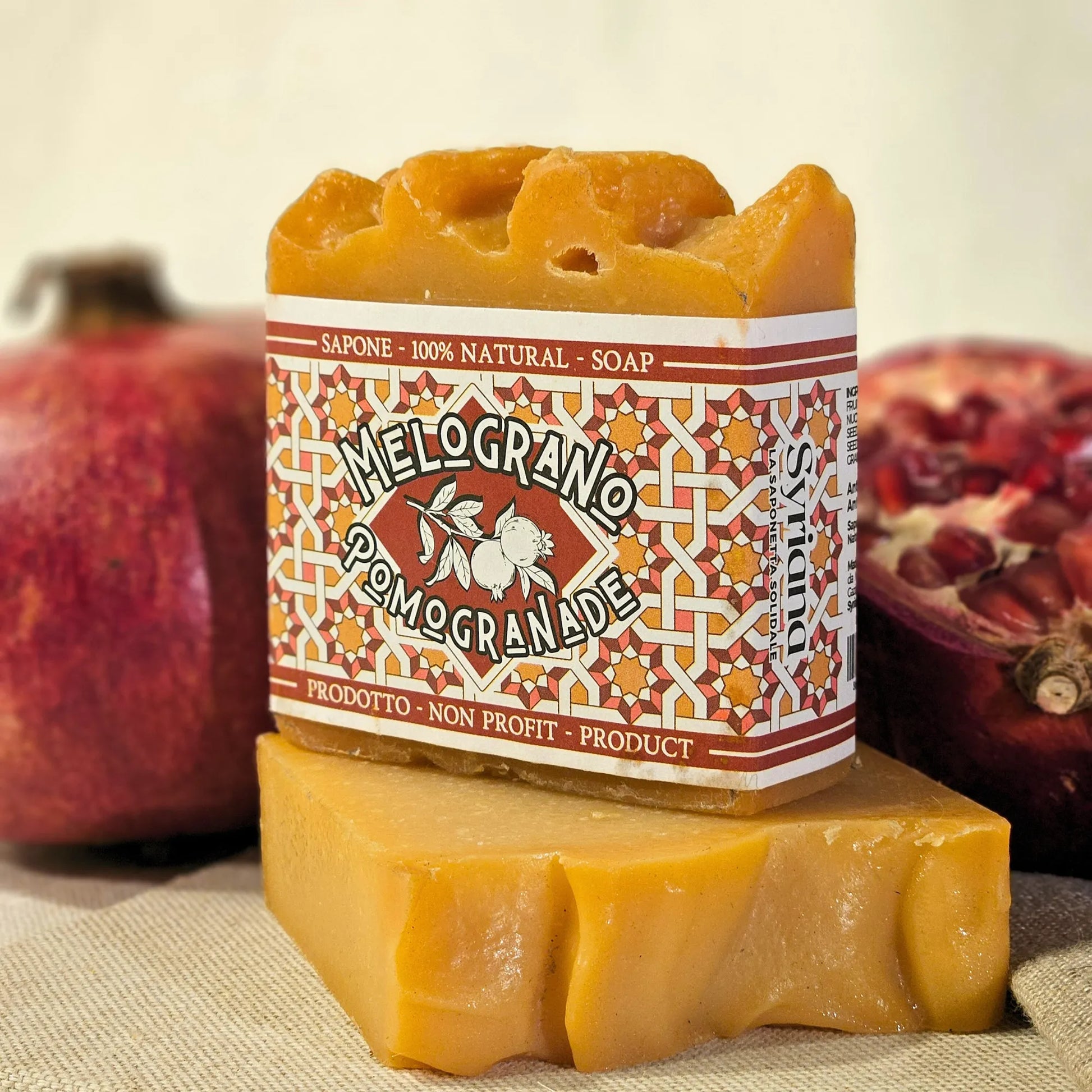 Image de Savon artisanal à l’huile de pépins de grenade | Le sens des choses — boutique artisanale de savons et bougies parfumées naturels fabriqués en France