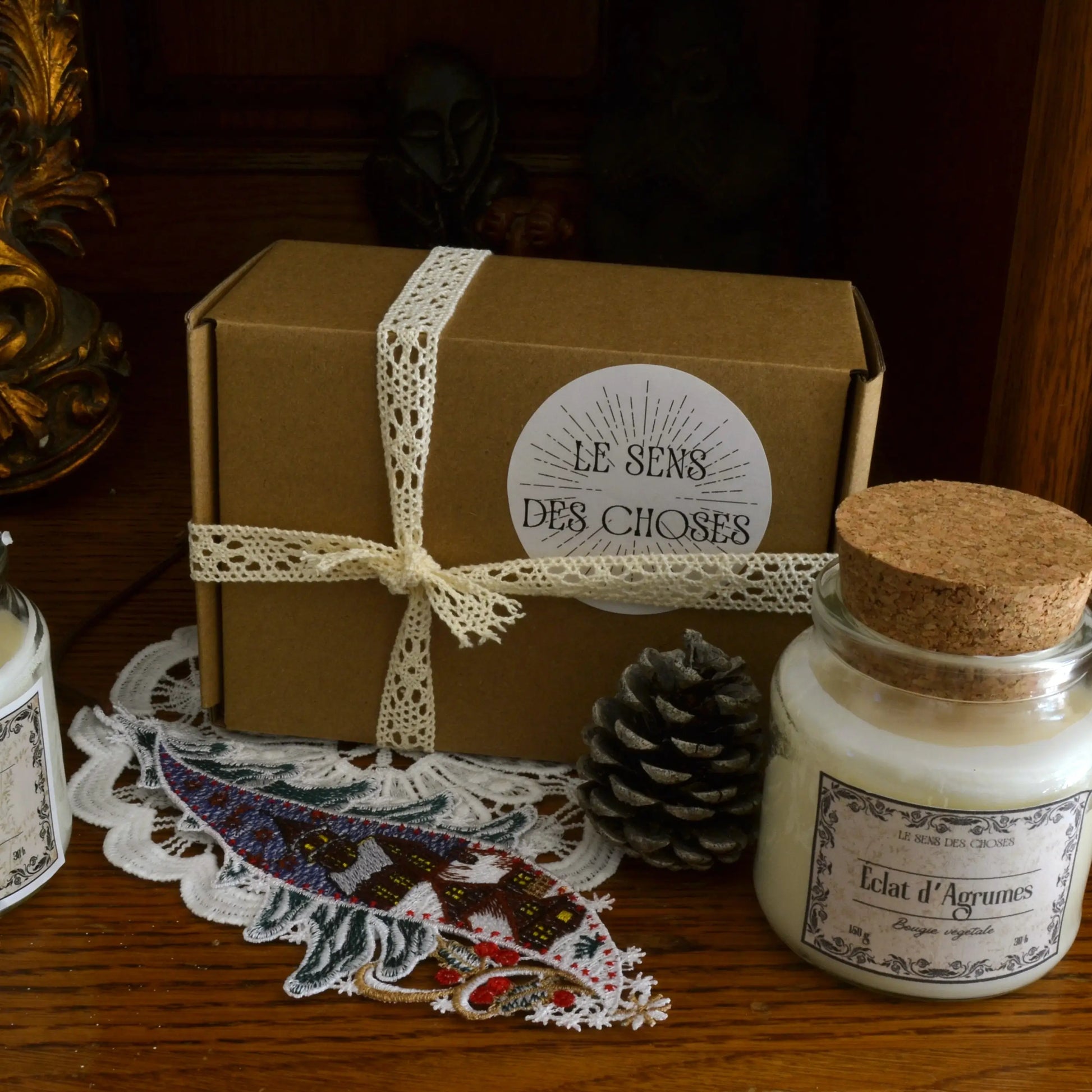 Image de Coffret-cadeau — deux petites bougies parfumées artisanales au choix | Le sens des choses — boutique artisanale de savons et bougies parfumées naturels fabriqués en France