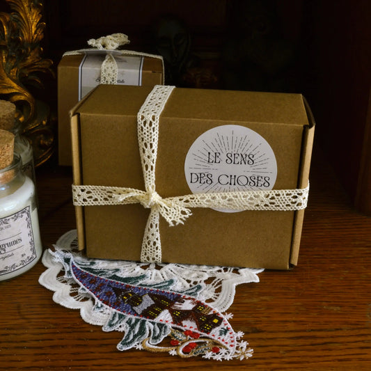 Image de Coffret-cadeau — deux petites bougies parfumées artisanales au choix | Le sens des choses — boutique artisanale de savons et bougies parfumées naturels fabriqués en France