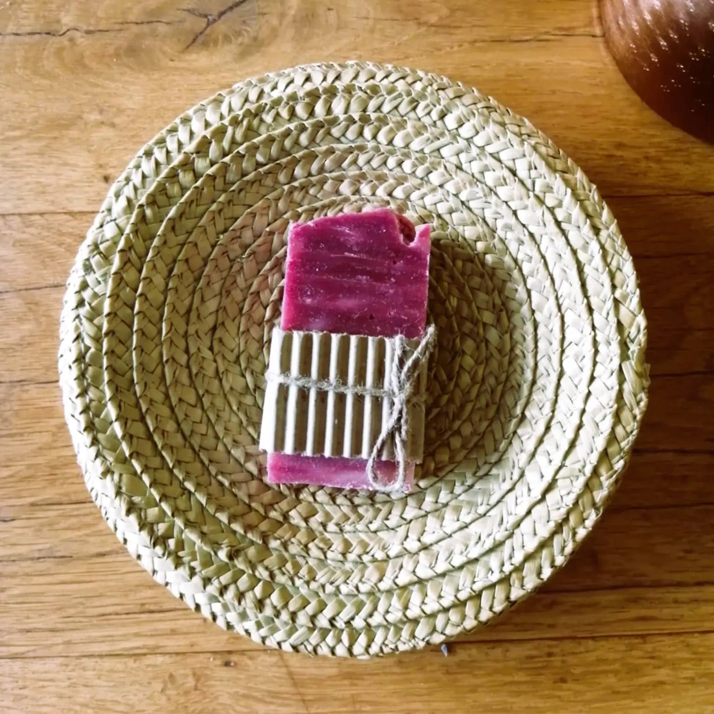 Image de Savon artisanal au calendula apaisant et cicatrisant | Le sens des choses – boutique artisanale de bougies parfumées végétales et savons naturels fabriqués en Charente-Maritime