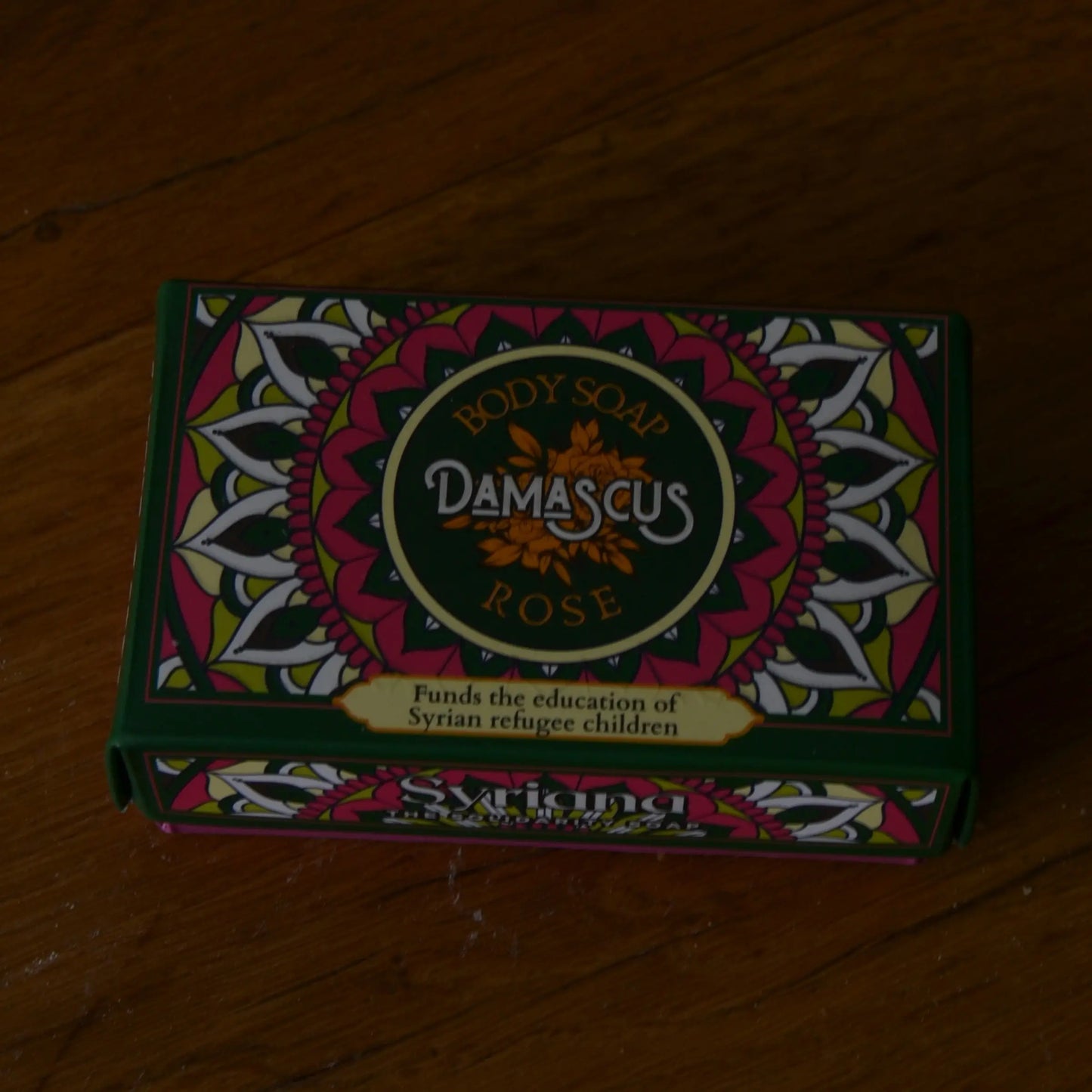 Image de Savon d’Alep parfumé à la rose de Damas — Damas | Le sens des choses – boutique artisanale de savons et bougies parfumées naturels fabriqués en France