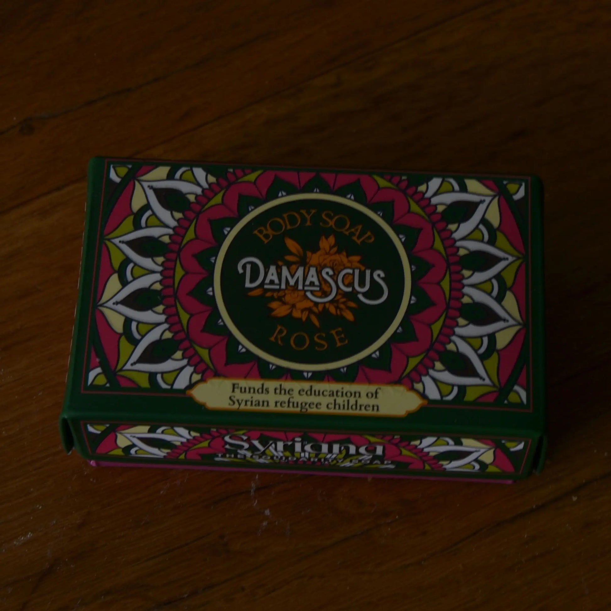 Image de Savon d’Alep parfumé à la rose de Damas — Damas | Le sens des choses — boutique artisanale de savons et bougies parfumées naturels fabriqués en France