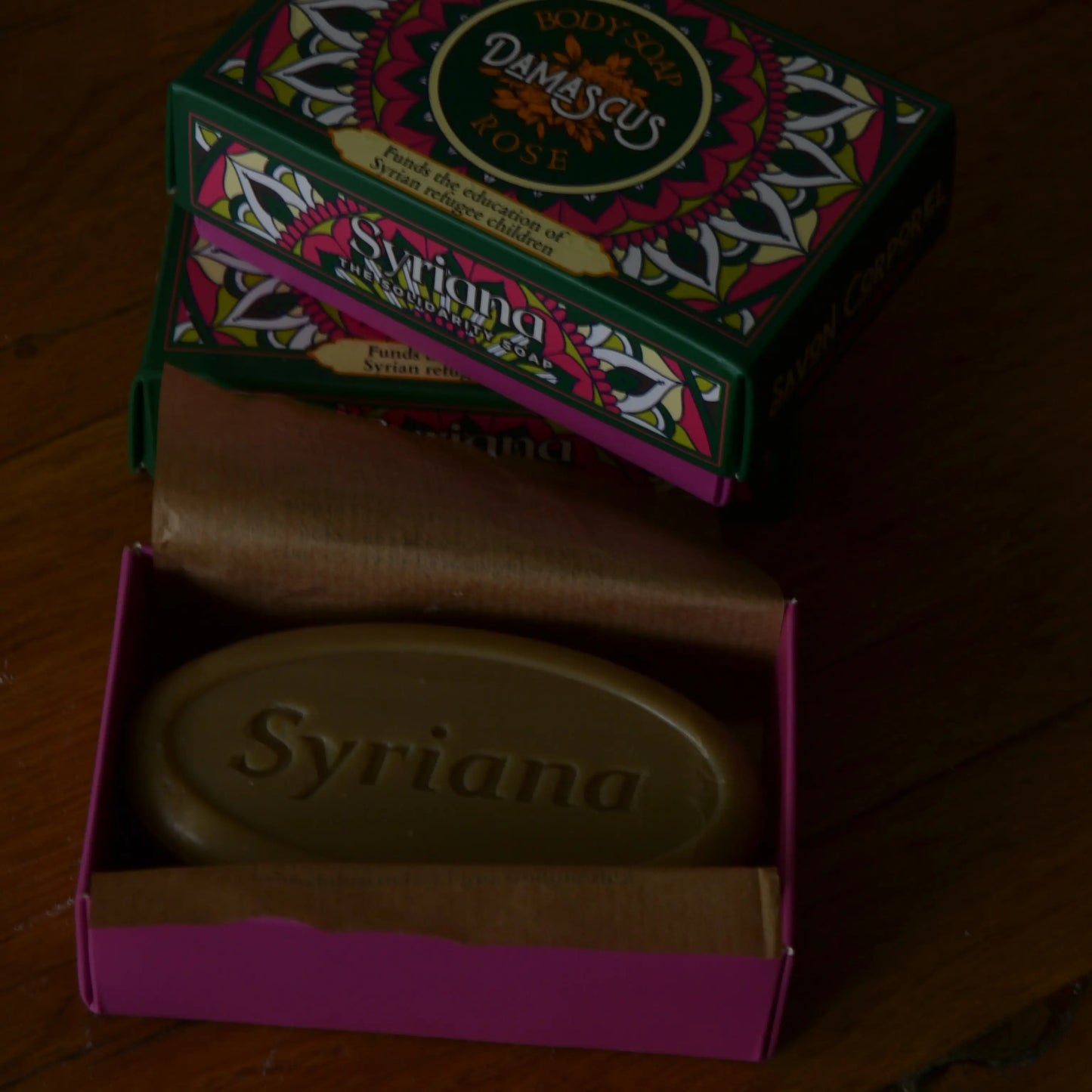 Image de Savon d’Alep parfumé à la rose de Damas — Damas | Le sens des choses – boutique artisanale de savons et bougies parfumées naturels fabriqués en France
