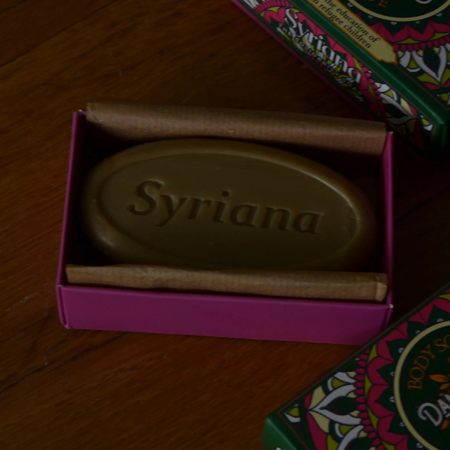 Image de Savon d’Alep parfumé à la rose de Damas — Damas | Le sens des choses – boutique artisanale de savons et bougies parfumées naturels fabriqués en France
