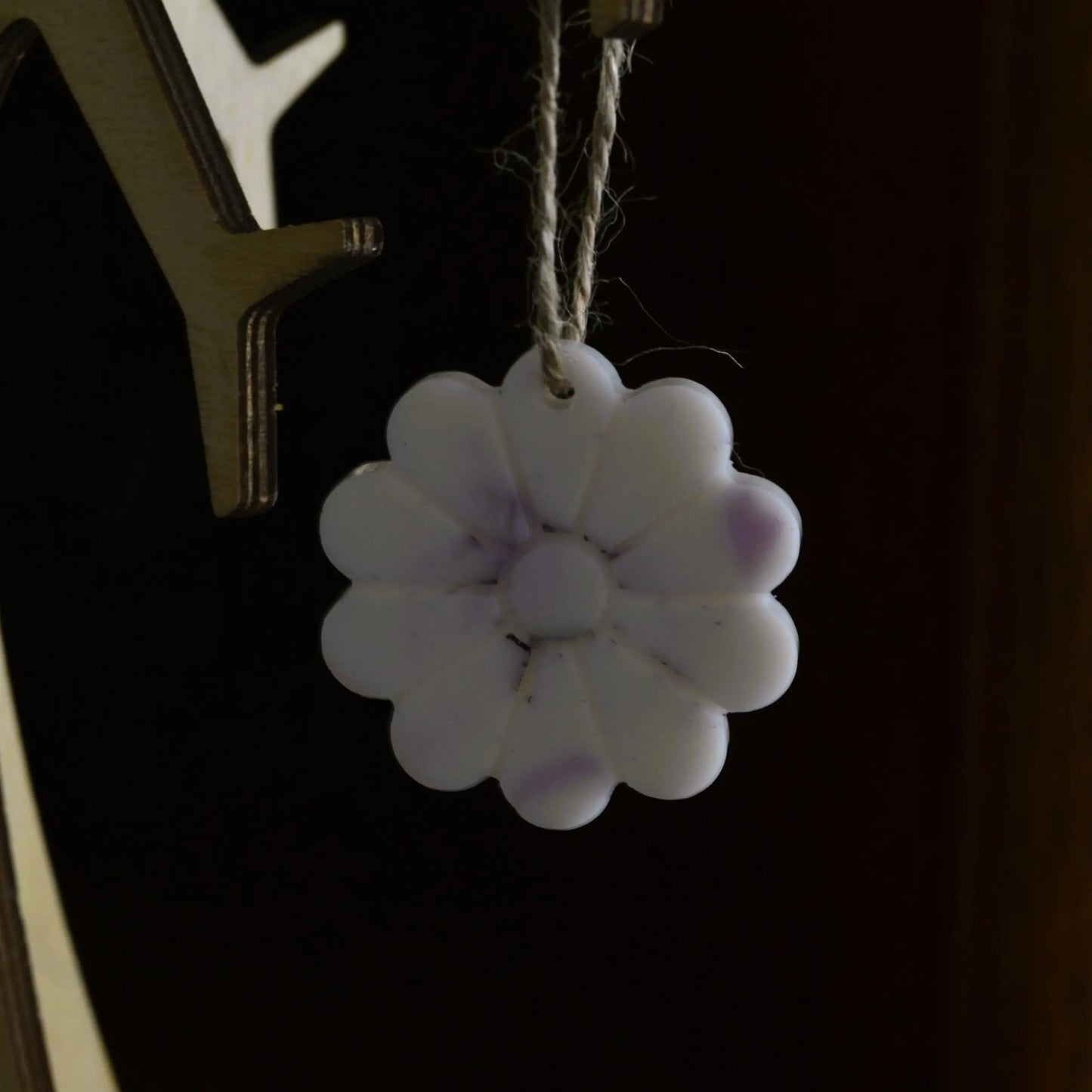 Image de Suspensions parfumées fleur de coton (bocal de 5 à 7 pièces) | Le sens des choses — boutique artisanale de savons et bougies parfumées naturels fabriqués en France