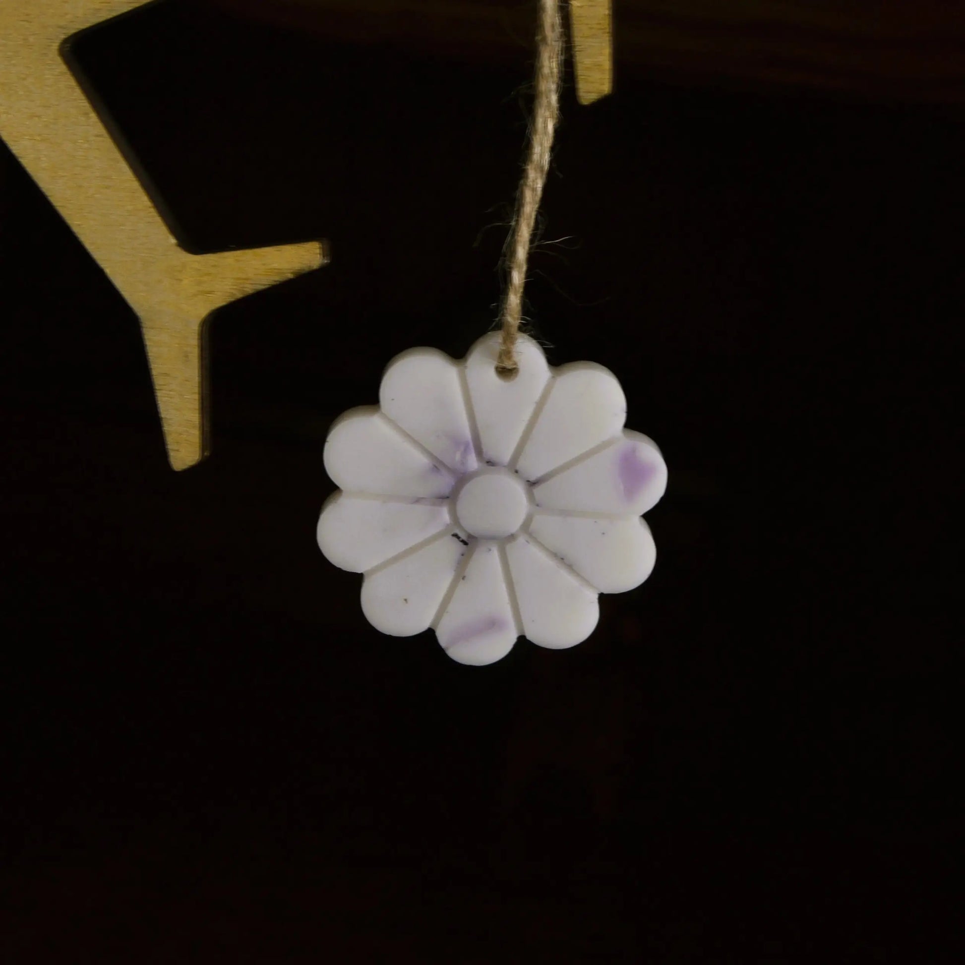 Image de Suspensions parfumées fleur de coton (bocal de 5 à 7 pièces) | Le sens des choses — boutique artisanale de savons et bougies parfumées naturels fabriqués en France