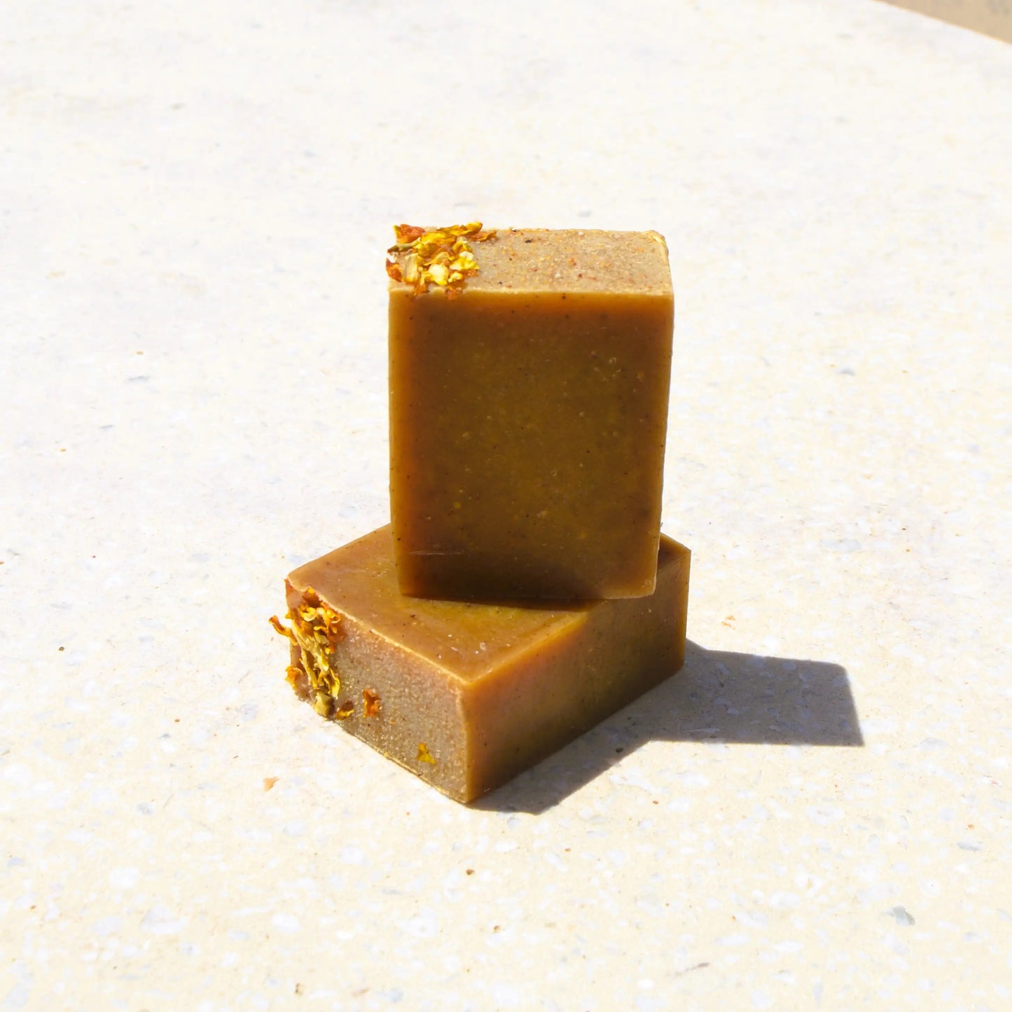 Image de Savon surgras à l'abricot et au curcuma | Le sens des choses — boutique artisanale de savons et bougies parfumées naturels fabriqués en France