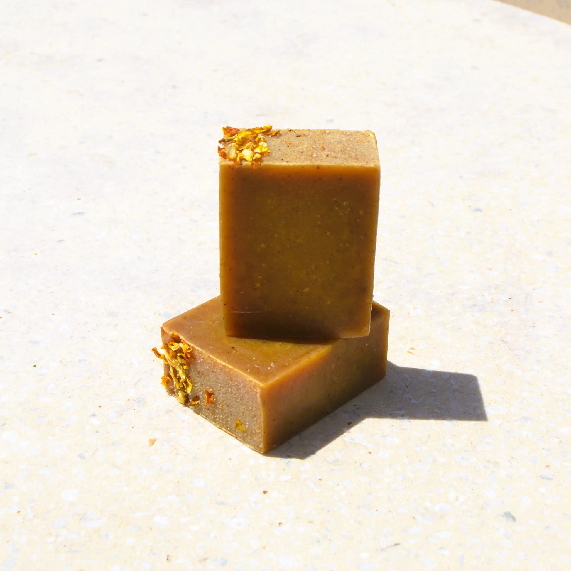 Image de Savon surgras à l'abricot et au curcuma | Le sens des choses — boutique artisanale de savons et bougies parfumées naturels fabriqués en France