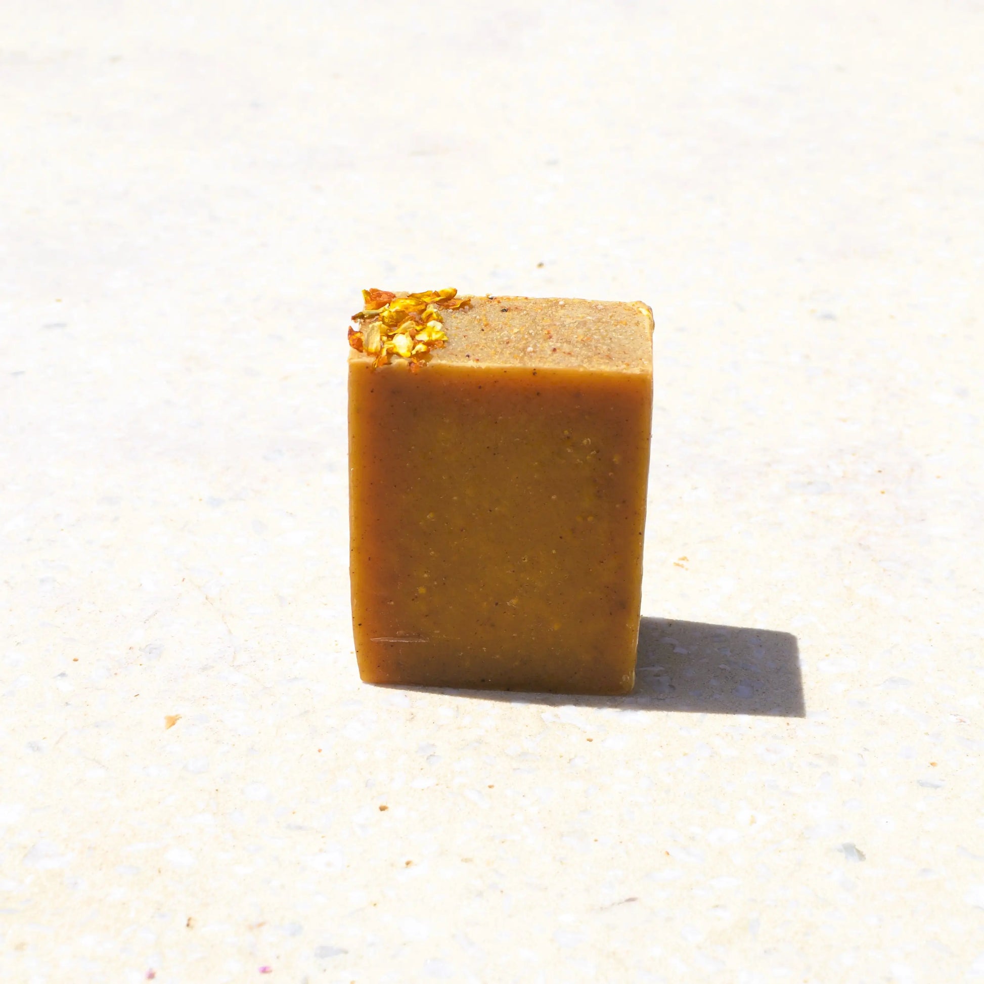 Image de Savon surgras à l'abricot et au curcuma | Le sens des choses — boutique artisanale de savons et bougies parfumées naturels fabriqués en France