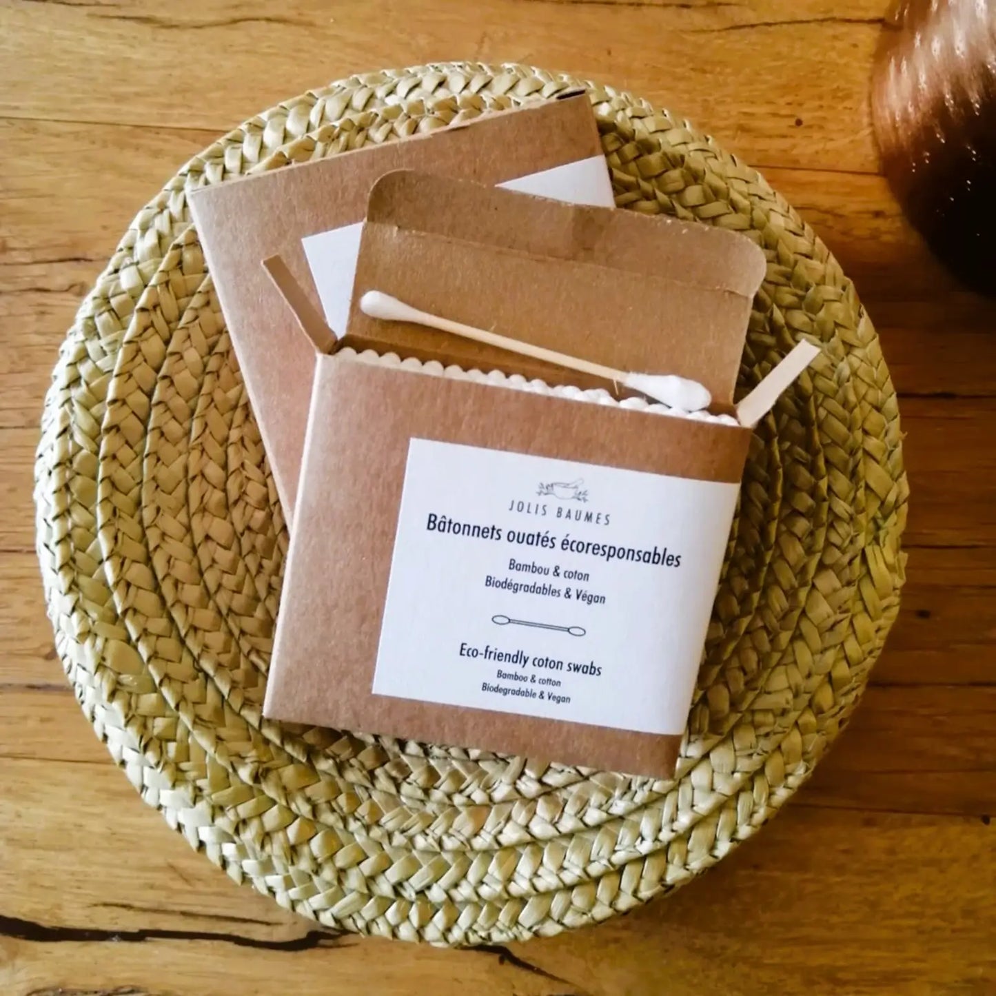 Image de Bâtonnets ouatés écologiques en bambou et coton bio | Le sens des choses – boutique artisanale de savons et bougies parfumées naturels fabriqués en France