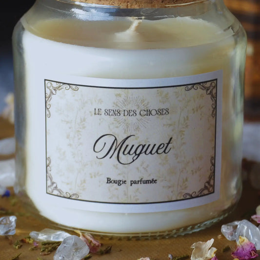 Bougie parfumée artisanale au muguet – Création artisanale | Le sens des choses – Boutique de bougies parfumées végétales, décorations et savons