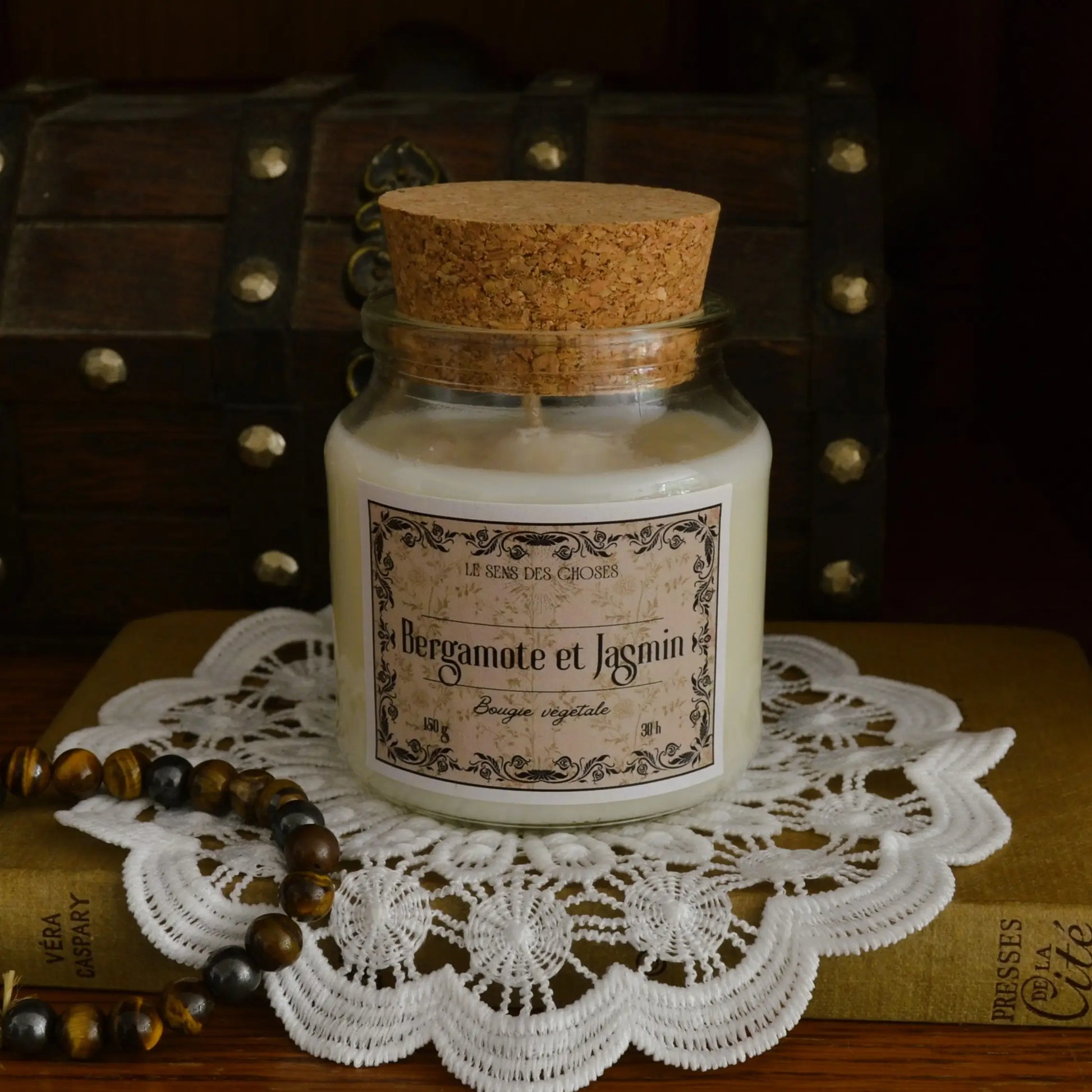 Image de Bougie parfumée artisanale à la bergamote et au jasmin | Le sens des choses — boutique artisanale de savons et bougies parfumées naturels fabriqués en France