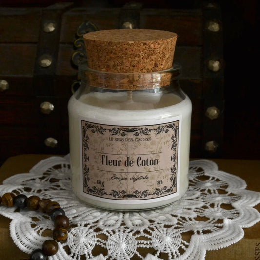 Image de Bougie parfumée artisanale à la fleur de coton | Le sens des choses — boutique artisanale de savons et bougies parfumées naturels fabriqués en France