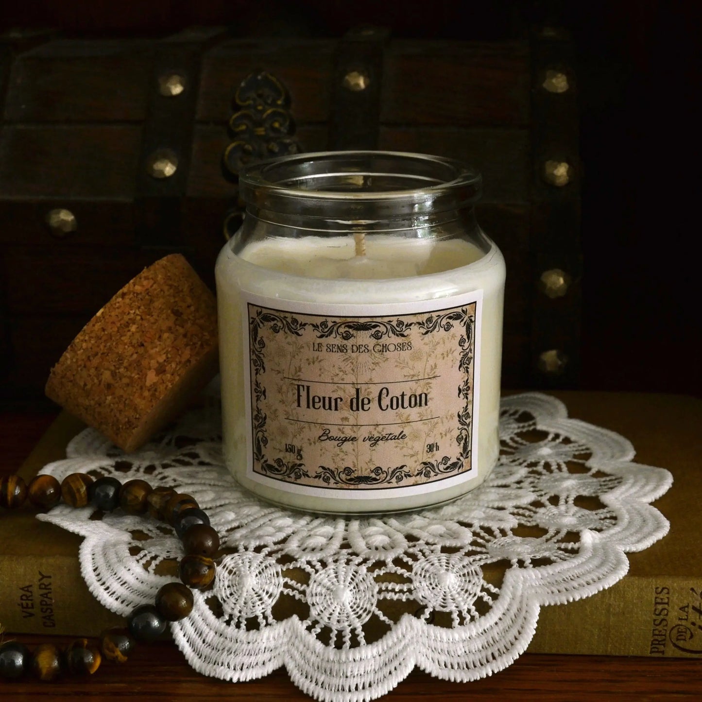Image de Bougie parfumée artisanale à la fleur de coton | Le sens des choses – boutique artisanale de savons et bougies parfumées naturels fabriqués en France