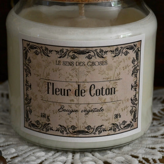 Image de Bougie parfumée artisanale à la fleur de coton | Le sens des choses — boutique artisanale de savons et bougies parfumées naturels fabriqués en France
