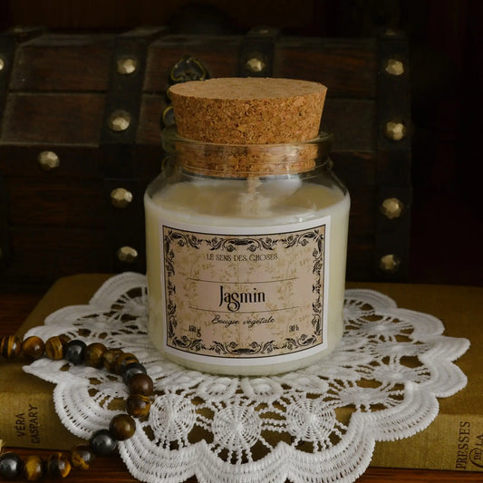 Image de Bougie parfumée artisanale au jasmin | Le sens des choses — boutique artisanale de savons et bougies parfumées naturels fabriqués en France