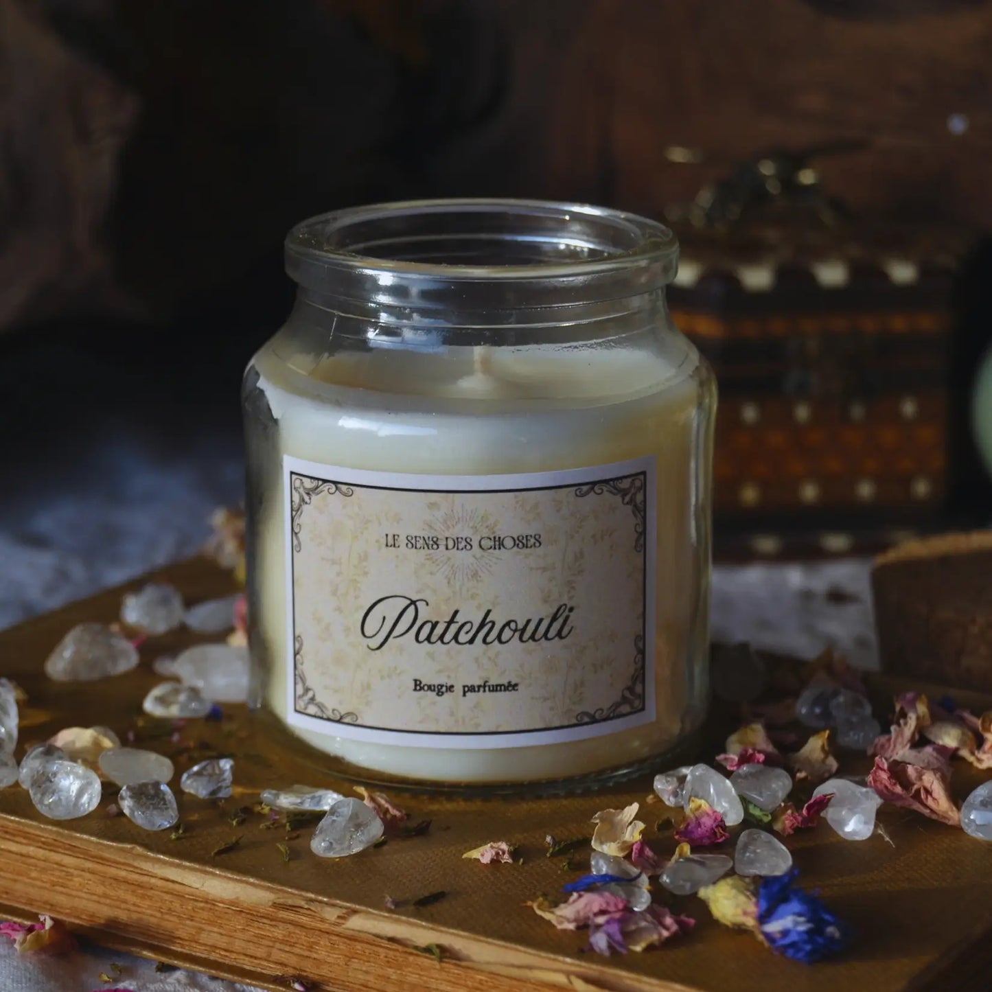 Bougie parfumée artisanale au patchouli – Création artisanale | Le sens des choses – Boutique de bougies parfumées végétales, décorations et savons