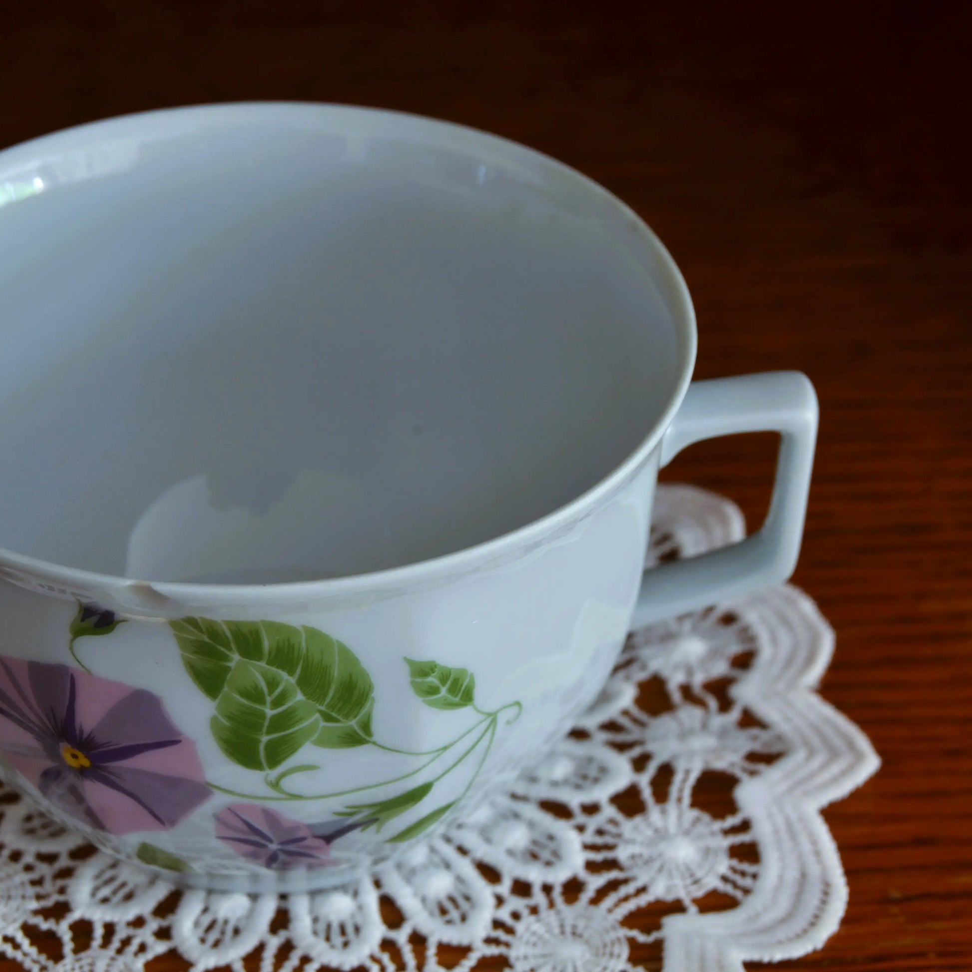 Image de Bougie décorative artisanale en porcelaine de Limoges bleutée — parfum au choix | Le sens des choses — boutique artisanale de savons et bougies parfumées naturels fabriqués en France