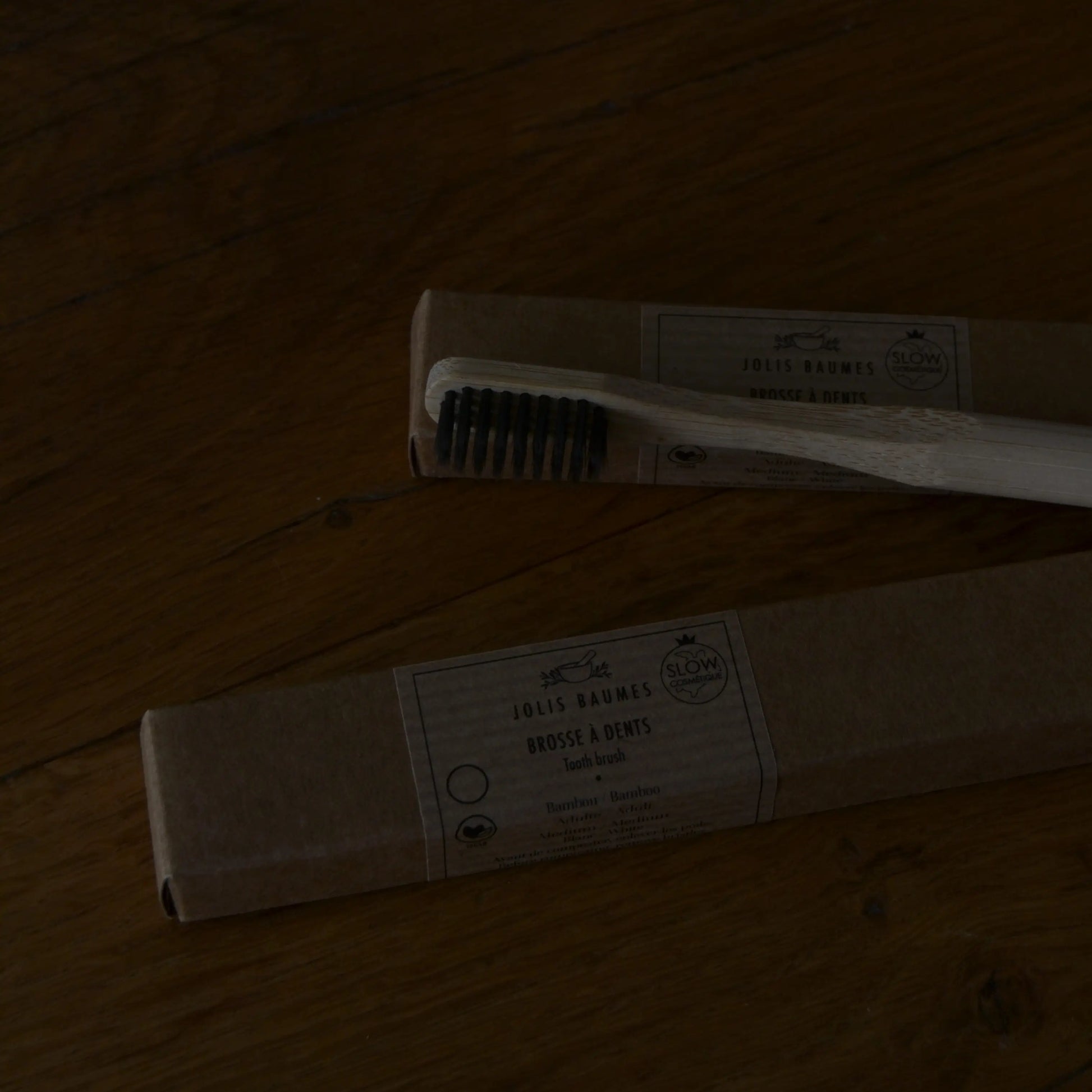 Image de Brosse à dents en bambou biodégradable | Le sens des choses — boutique artisanale de savons et bougies parfumées naturels fabriqués en France