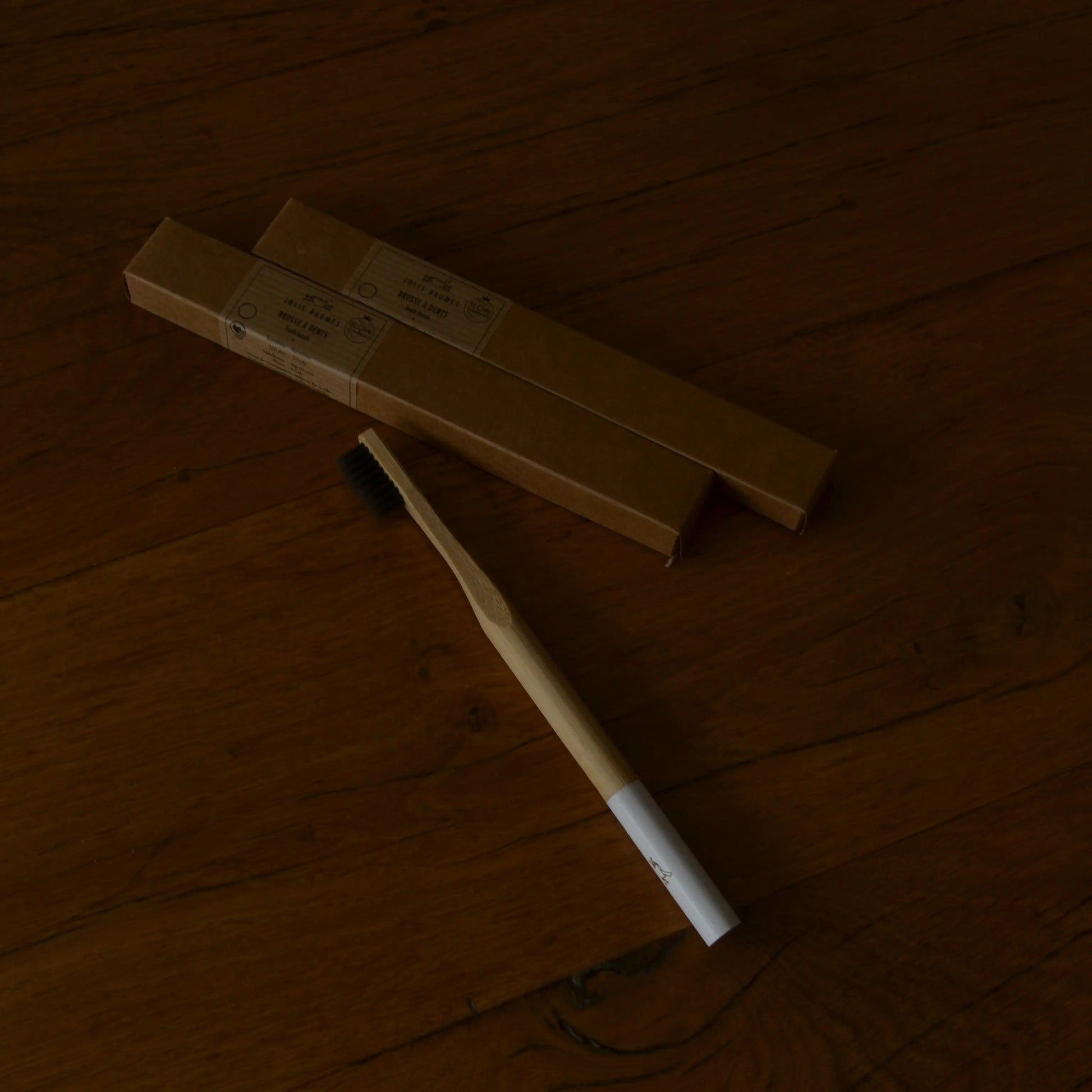 Image de Brosse à dents en bambou biodégradable | Le sens des choses — boutique artisanale de savons et bougies parfumées naturels fabriqués en France