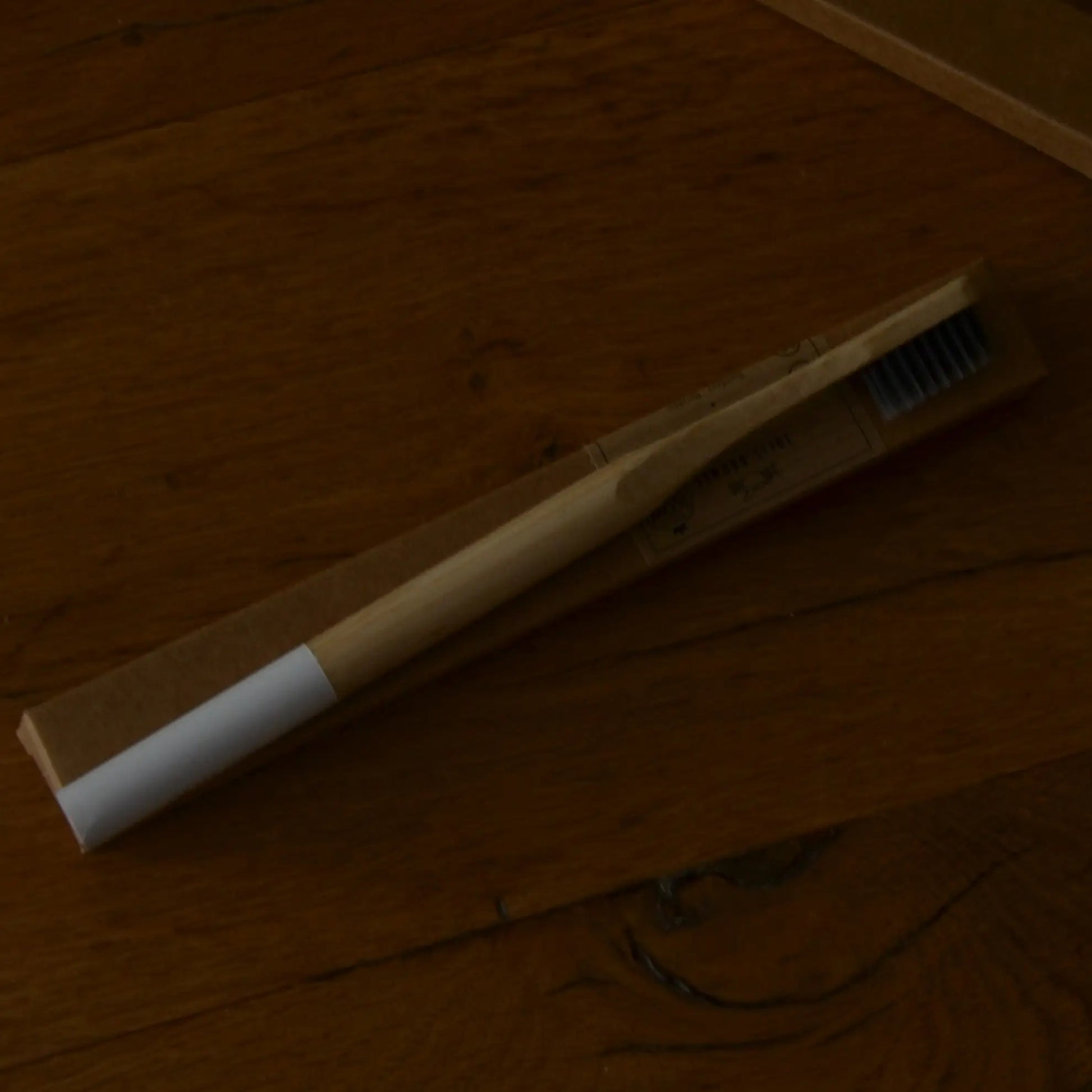 Image de Brosse à dents en bambou biodégradable | Le sens des choses — boutique artisanale de savons et bougies parfumées naturels fabriqués en France