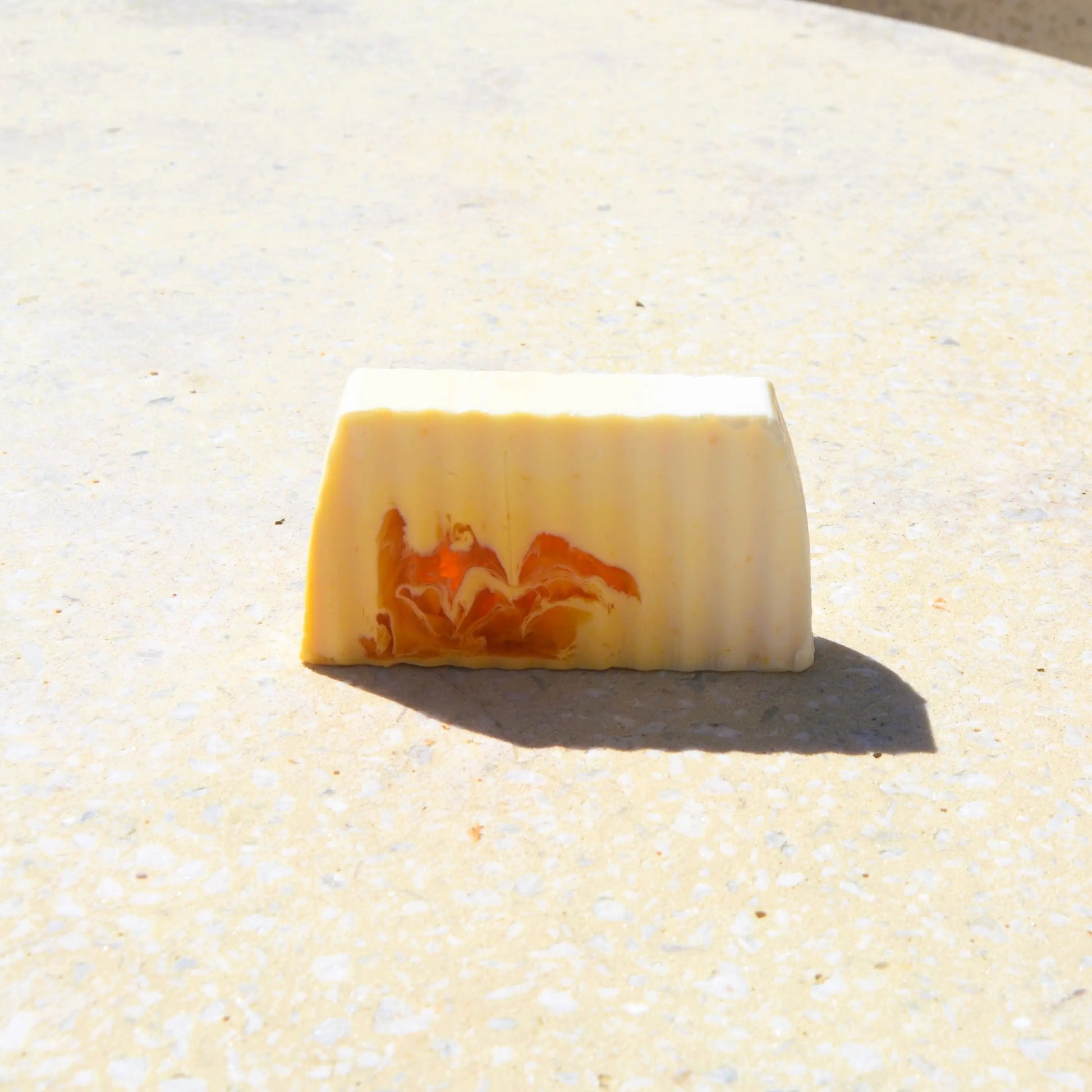 Image de Savon végétal à la noix de coco | Le sens des choses — boutique artisanale de savons et bougies parfumées naturels fabriqués en France