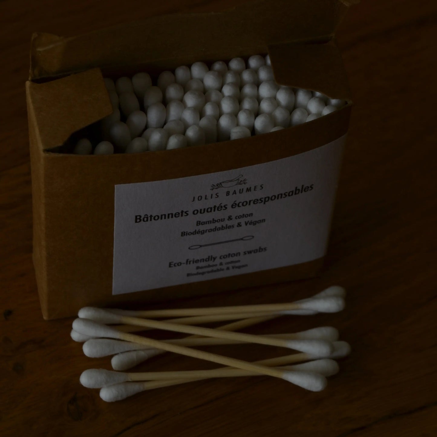 Image de Bâtonnets ouatés écologiques en bambou et coton bio | Le sens des choses – boutique artisanale de savons et bougies parfumées naturels fabriqués en France