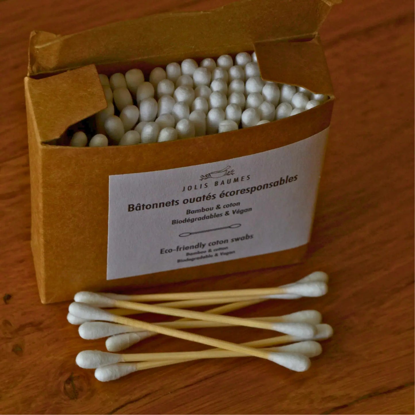 Image de Bâtonnets ouatés écologiques en bambou et coton bio | Le sens des choses – boutique artisanale éthique de bougies parfumées et savons naturels fabriqués en France