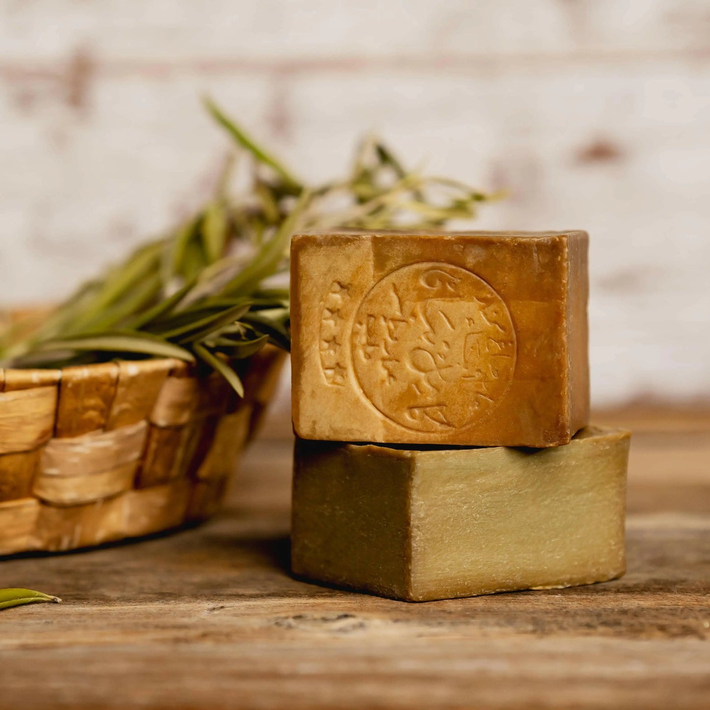 Image de Savon d'Alep traditionnel, naturel et solidaire | Le sens des choses – boutique artisanale de savons et bougies parfumées naturels fabriqués en France