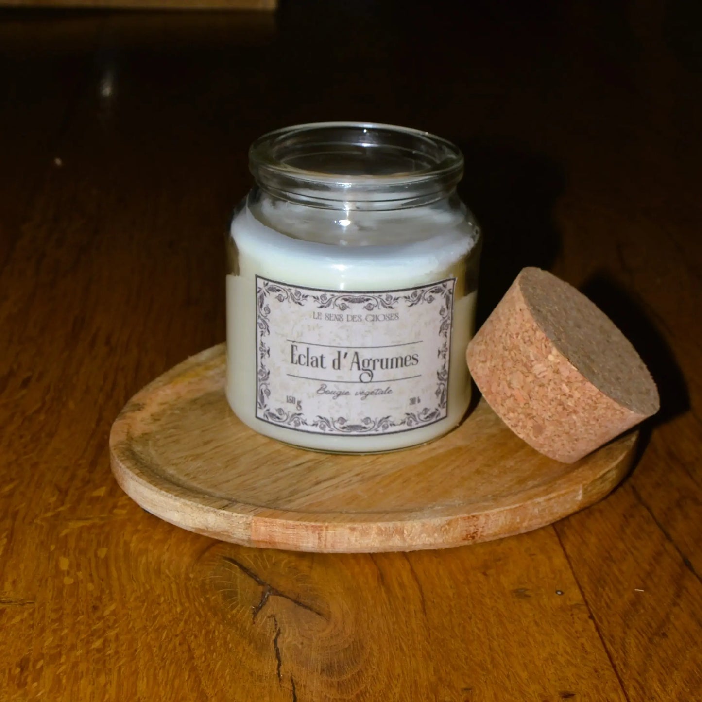 Image de bougie parfumée « éclat d'agrumes » (nouveau !) | Le sens des choses, boutique en ligne de produits artisanaux, naturels et écoresponsables, fabriqués en France ou en Europe : savons artisanaux, bougies parfumées, accessoires zéro déchet.