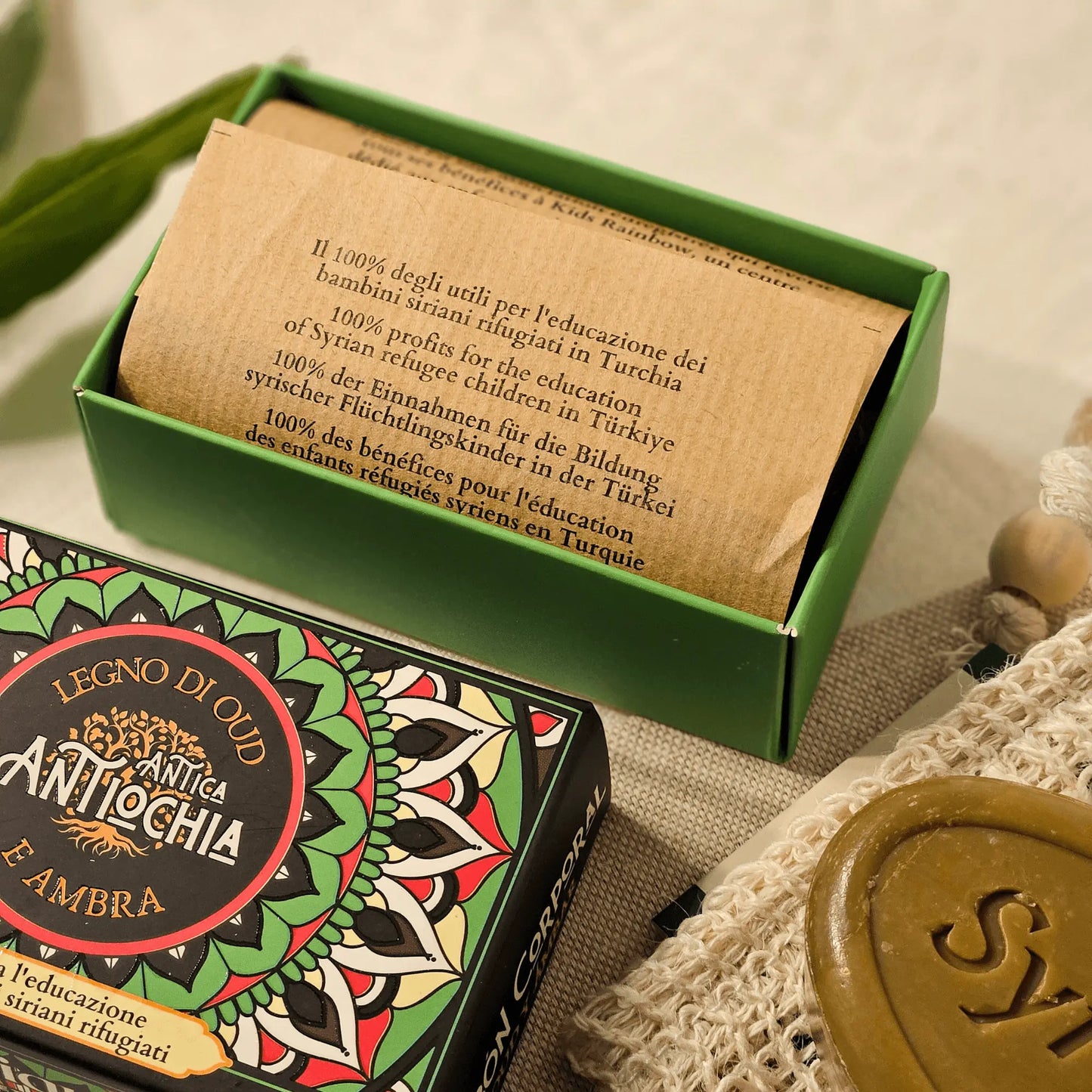 Image de Savon d'Alep parfumé à l’oud et à l’ambre — Antioche | Le sens des choses – boutique artisanale de savons et bougies parfumées naturels fabriqués en France