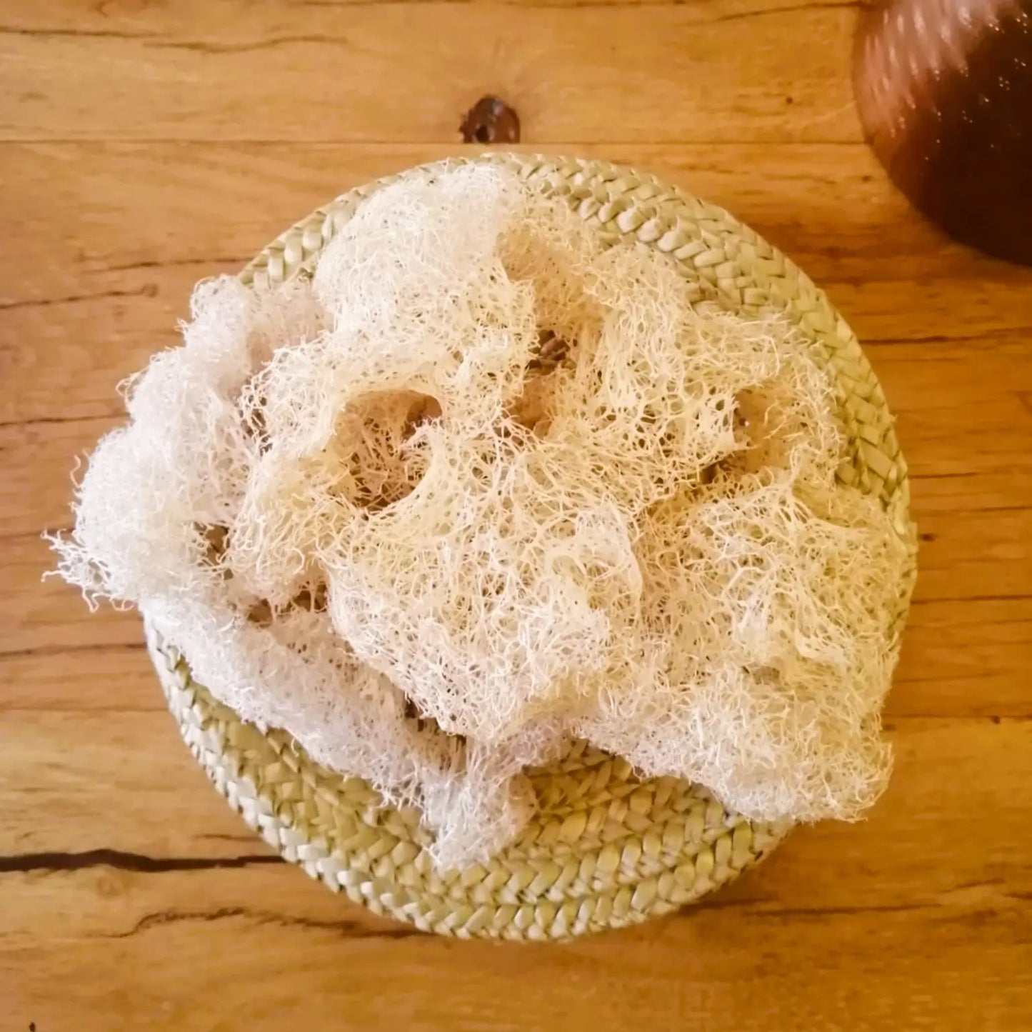 Image de Éponge loofah naturelle biodégradable | Le sens des choses – boutique artisanale de savons et bougies parfumées naturels fabriqués en France