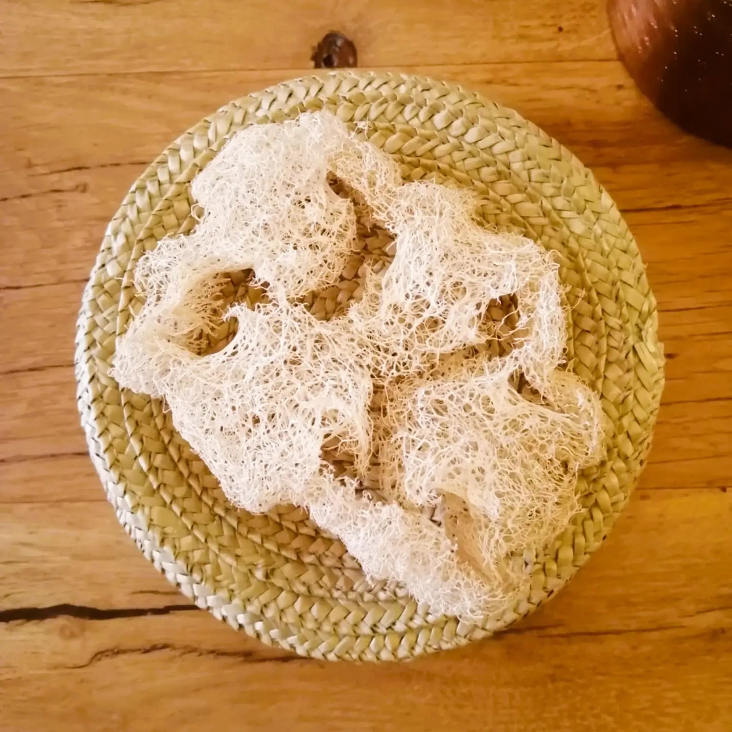 Image de Éponge loofah naturelle biodégradable | Le sens des choses – boutique artisanale de savons et bougies parfumées naturels fabriqués en France