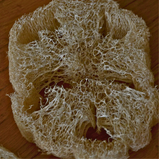 Éponge loofah naturelle biodégradable – Création artisanale | Le sens des choses – Boutique de bougies parfumées végétales et objets décoratifs écoresponsables