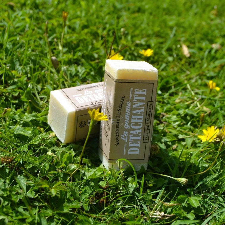 Image de Gomme détachante au savon de Marseille et bicarbonate de soude | Le sens des choses — boutique artisanale de savons et bougies parfumées naturels fabriqués en France