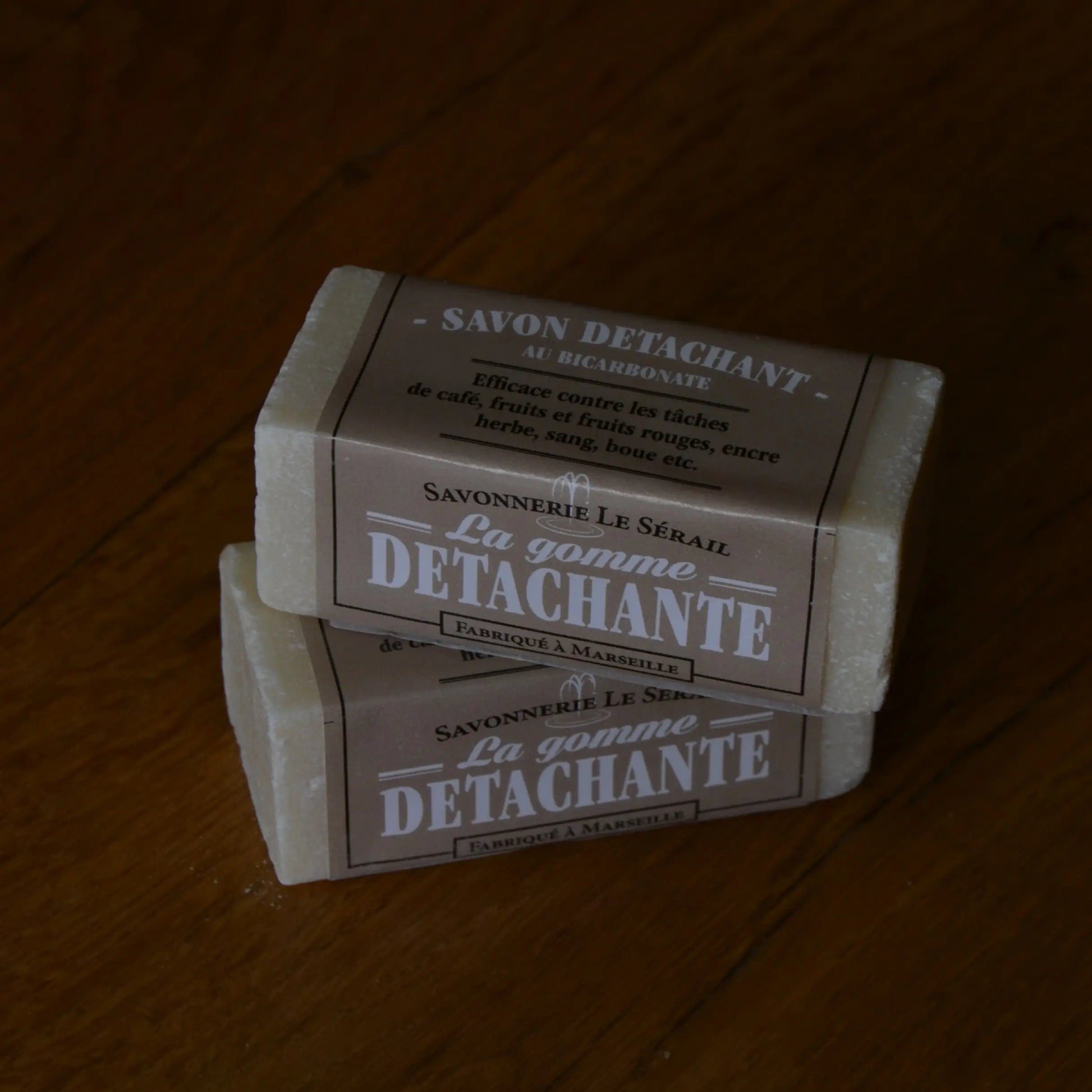 Image de Gomme détachante au savon de Marseille et bicarbonate de soude | Le sens des choses — boutique artisanale de savons et bougies parfumées naturels fabriqués en France