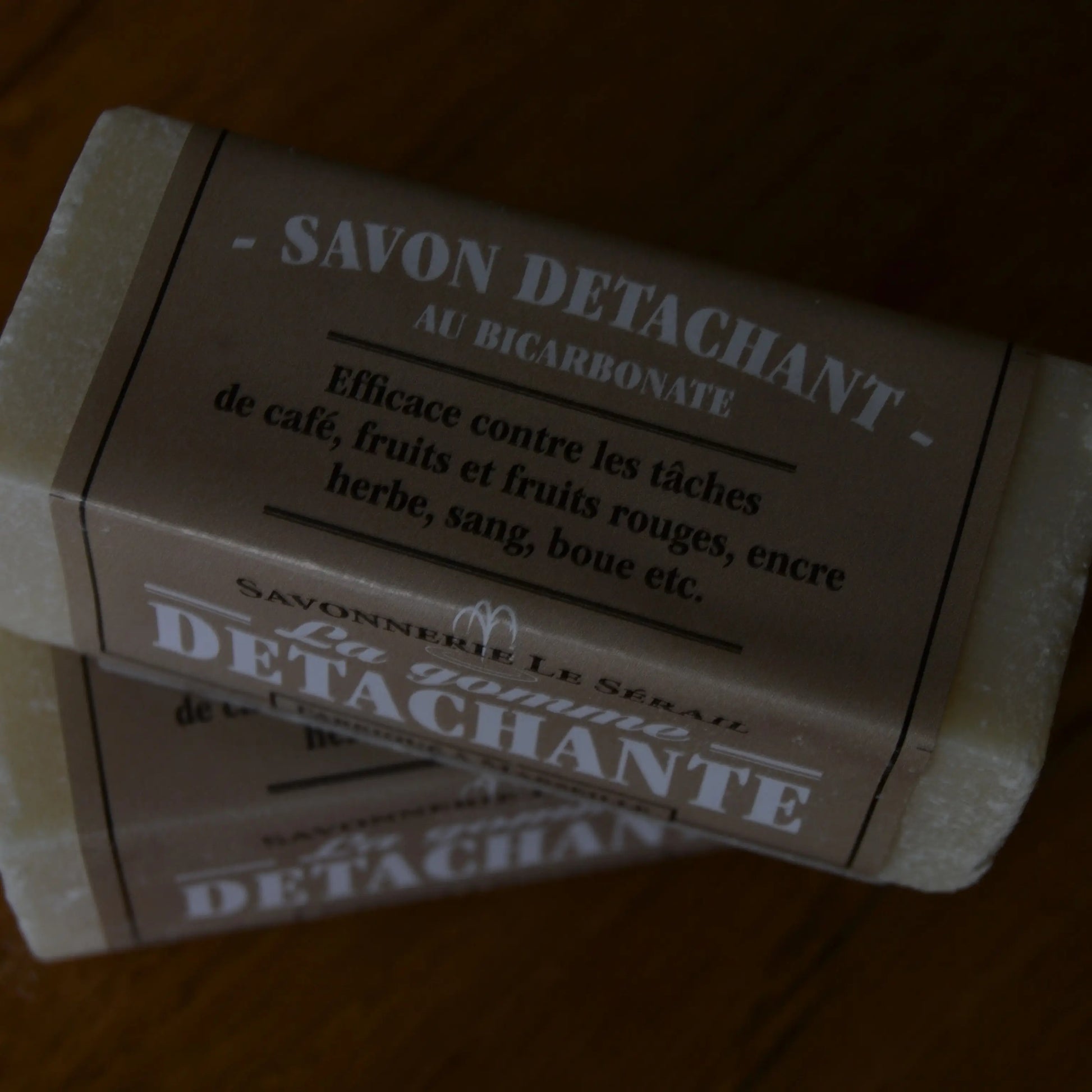 Image de Gomme détachante au savon de Marseille et bicarbonate de soude | Le sens des choses — boutique artisanale de savons et bougies parfumées naturels fabriqués en France