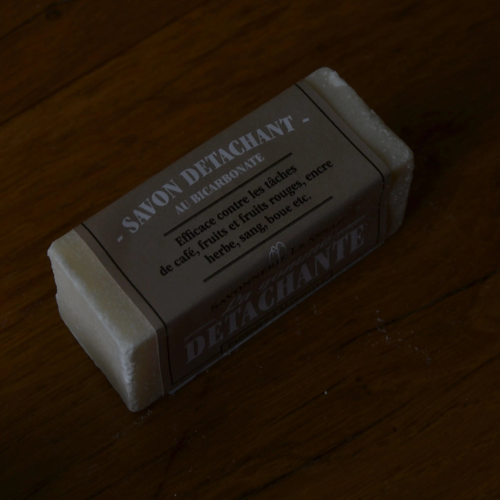 Image de Gomme détachante au savon de Marseille et bicarbonate de soude | Le sens des choses — boutique artisanale de savons et bougies parfumées naturels fabriqués en France