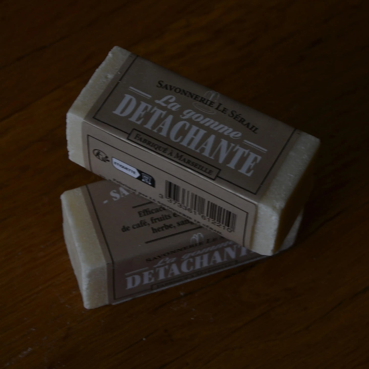 Image de Gomme détachante au savon de Marseille et bicarbonate de soude | Le sens des choses – boutique artisanale de savons et bougies parfumées naturels fabriqués en France