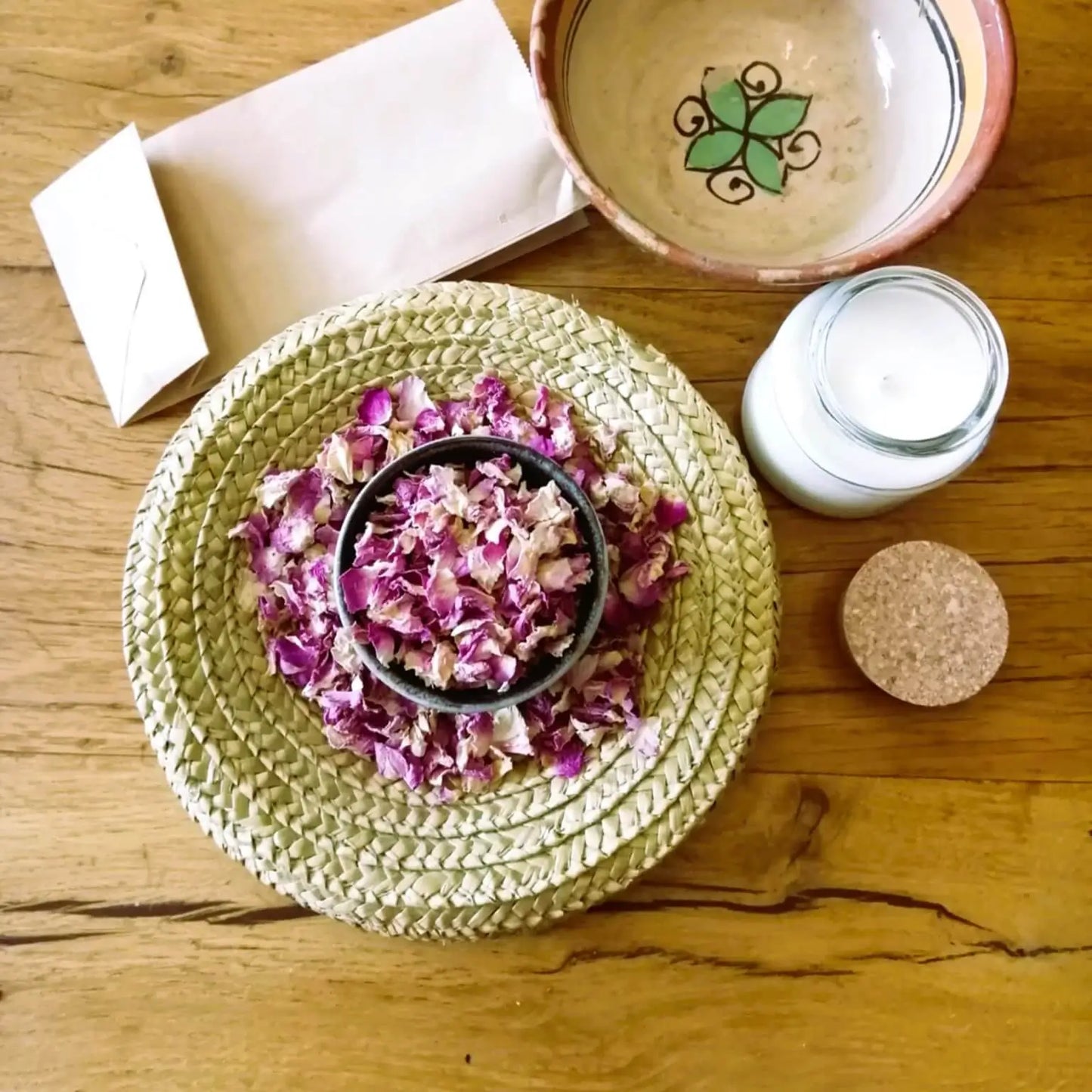 pétales de rose de Damas séchés | Le sens des choses, boutique en ligne de produits artisanaux, naturels et écoresponsables fabriqués en France ou en Europe.