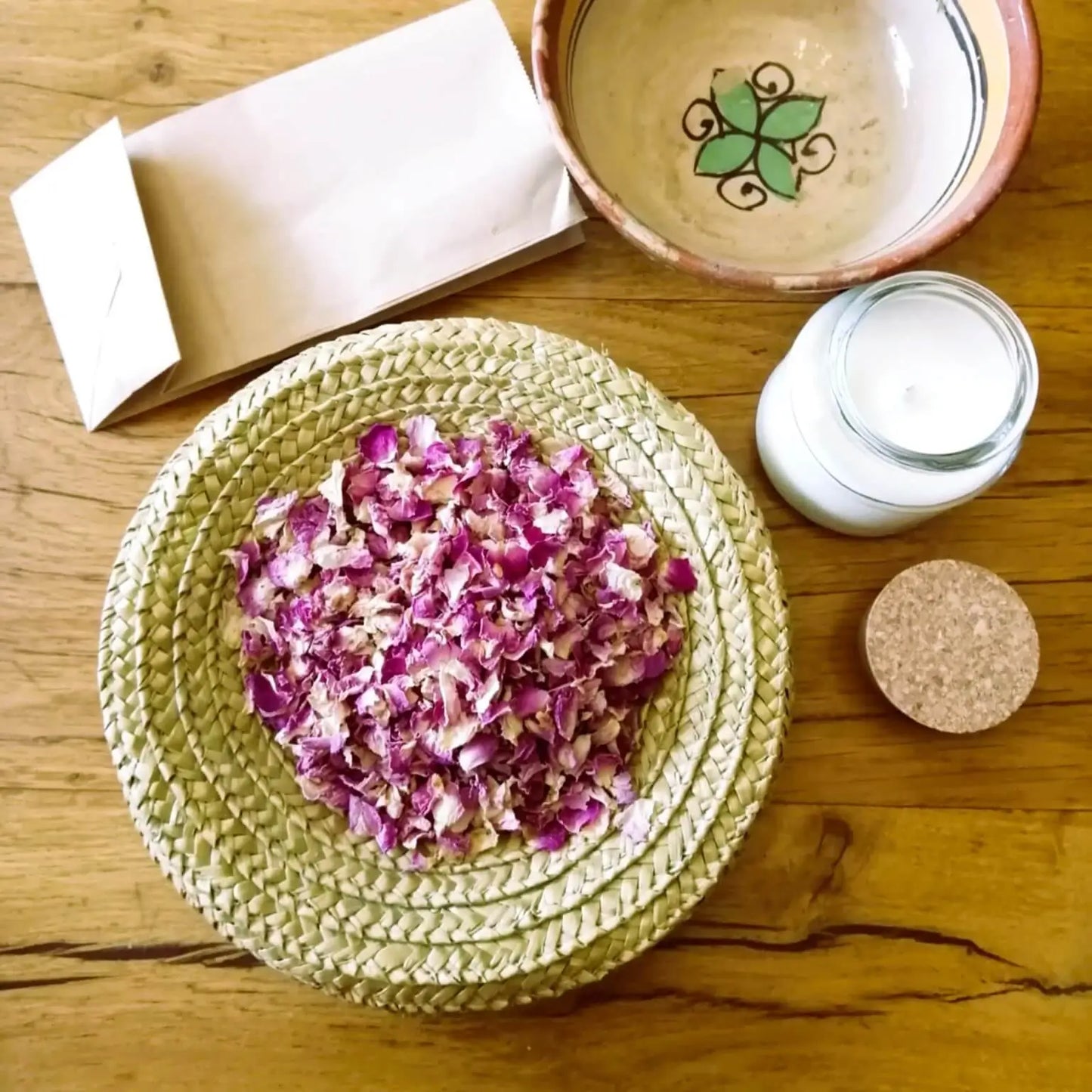 pétales de rose de Damas séchés | Le sens des choses, boutique en ligne de produits artisanaux, naturels et écoresponsables fabriqués en France ou en Europe.