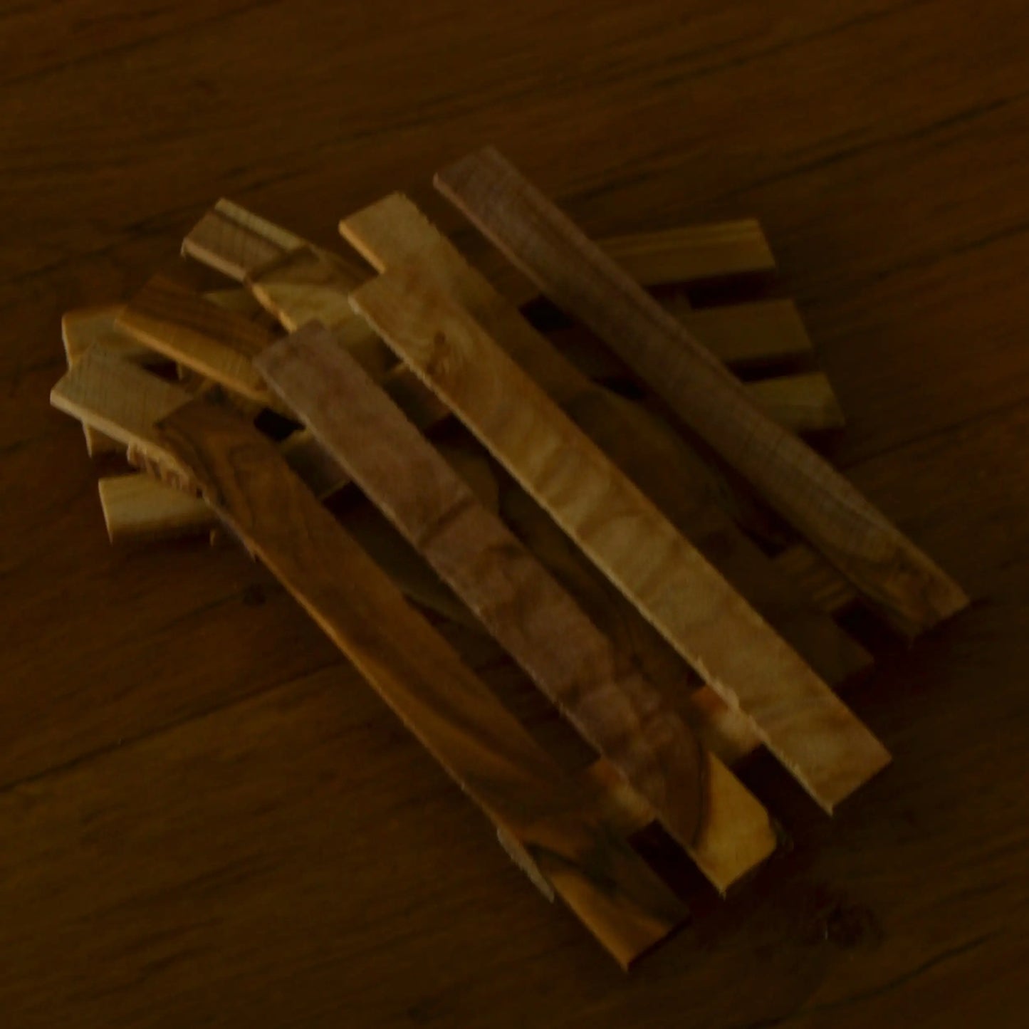 Image de Porte-savon palette en bois d’olivier artisanal | Le sens des choses – boutique artisanale de savons et bougies parfumées naturels fabriqués en France
