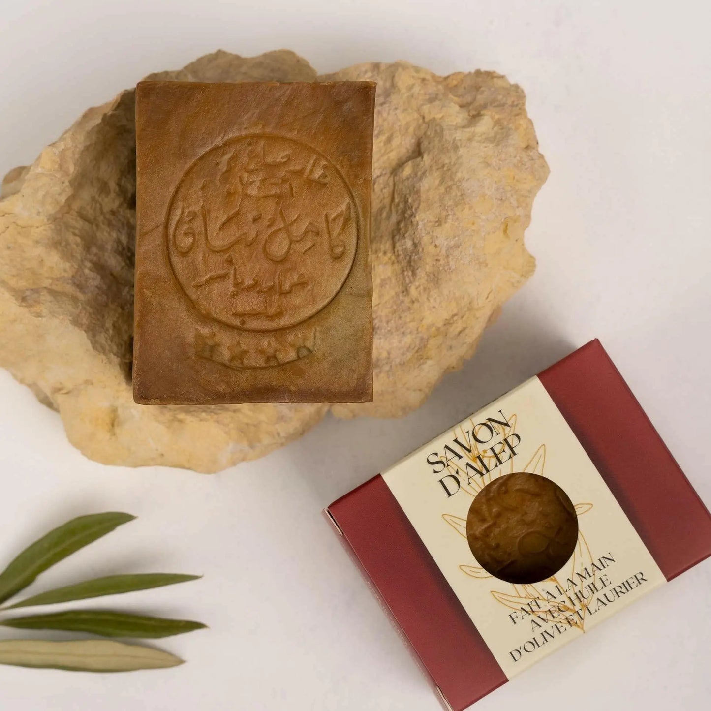 Image de Savon d'Alep traditionnel, naturel et solidaire | Le sens des choses – boutique artisanale de savons et bougies parfumées naturels fabriqués en France