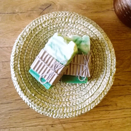 Image de savon à l’aloe vera — apaisant et hydratant | Le sens des choses – boutique artisanale de bougies parfumées végétales et savons naturels fabriqués en Charente-Maritime