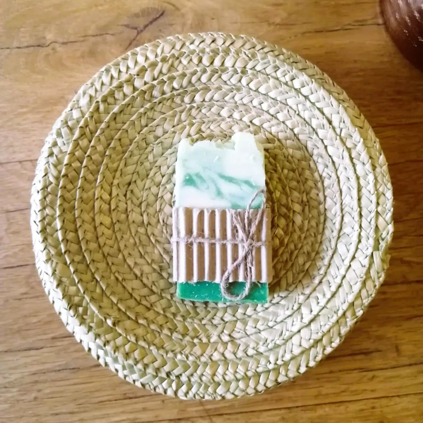 savon à l’aloe vera — apaisant & hydratant | Le sens des choses, boutique en ligne de produits artisanaux, naturels et écoresponsables fabriqués en France ou en Europe.