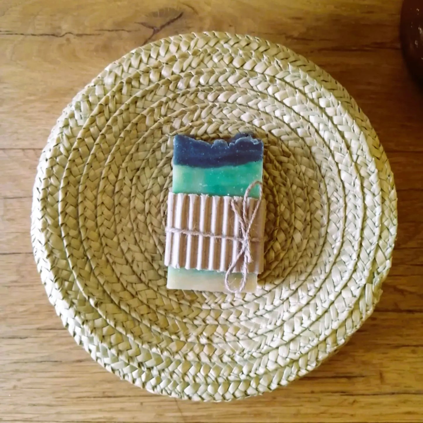 Image de Savon artisanal à l’avocat hydratant et réparateur | Le sens des choses – boutique artisanale éthique de bougies parfumées et savons naturels fabriqués en France