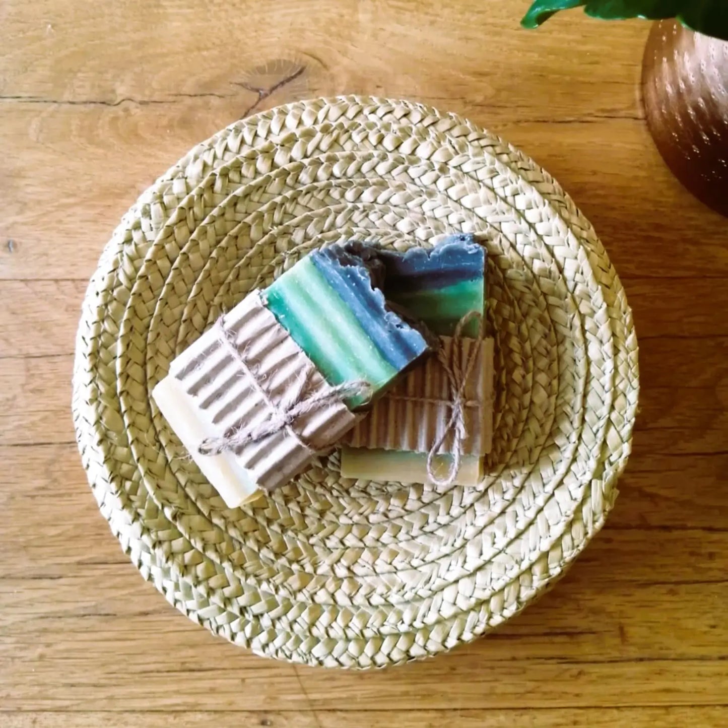savon à l’avocat — hydratant & réparateur | Le sens des choses, boutique en ligne de produits artisanaux, naturels et écoresponsables fabriqués en France ou en Europe.