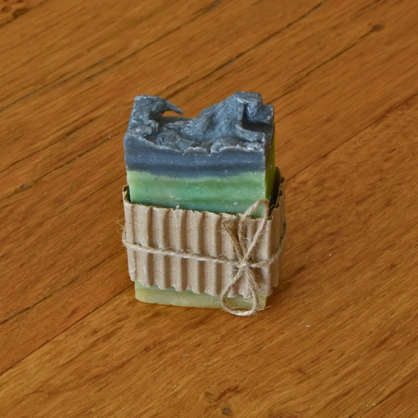 Savon artisanal à l’avocat réparateur – Création artisanale | Le sens des choses – Boutique de bougies parfumées végétales, décorations et savons